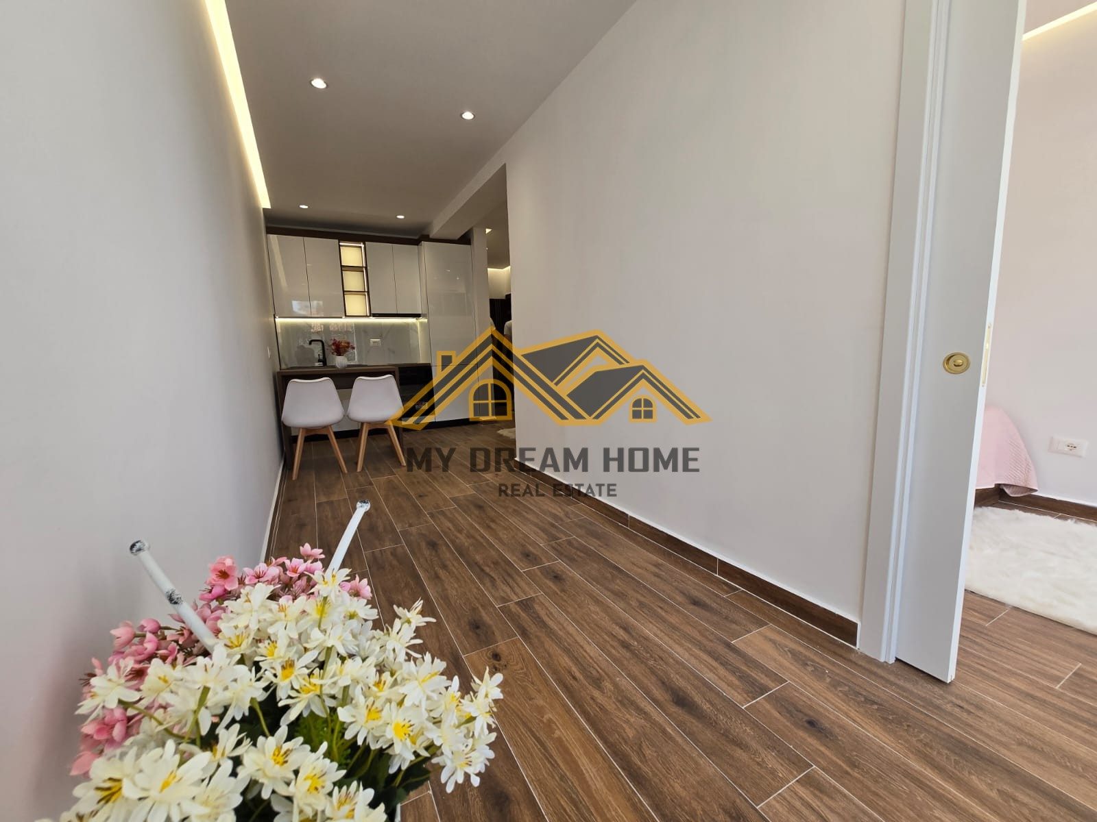 Apartament Modern 1+1 për Shitje – Në Plazh, te Rrota e Kuqe, Durres 3