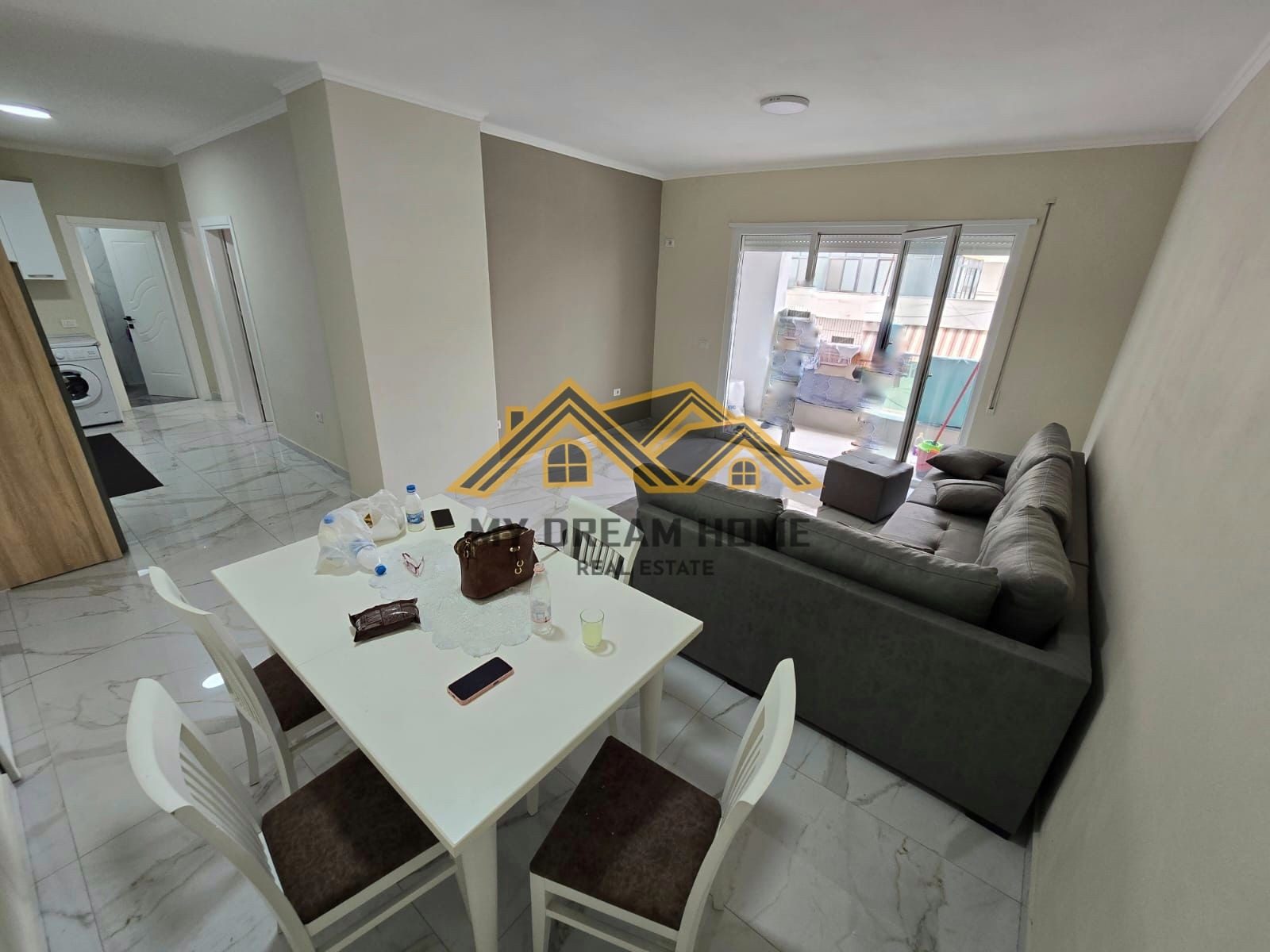 SHITET APARTAMENT 2+1 PRAN HOTEL VIVAS PLAZH DURRES