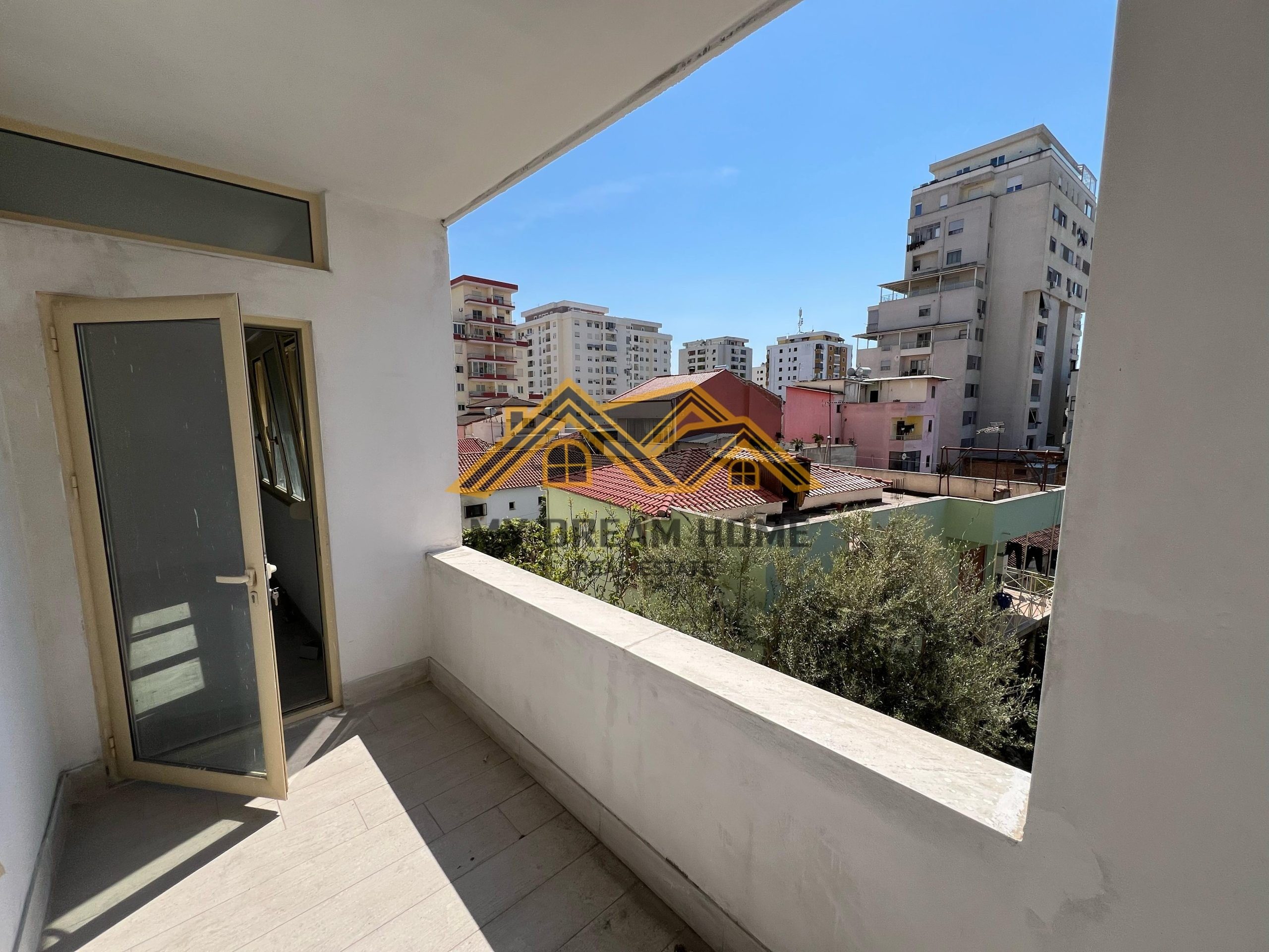SHITET APARTAMENT 2+1+2 PRANE KAZAZIT QENDER DURRES! 4