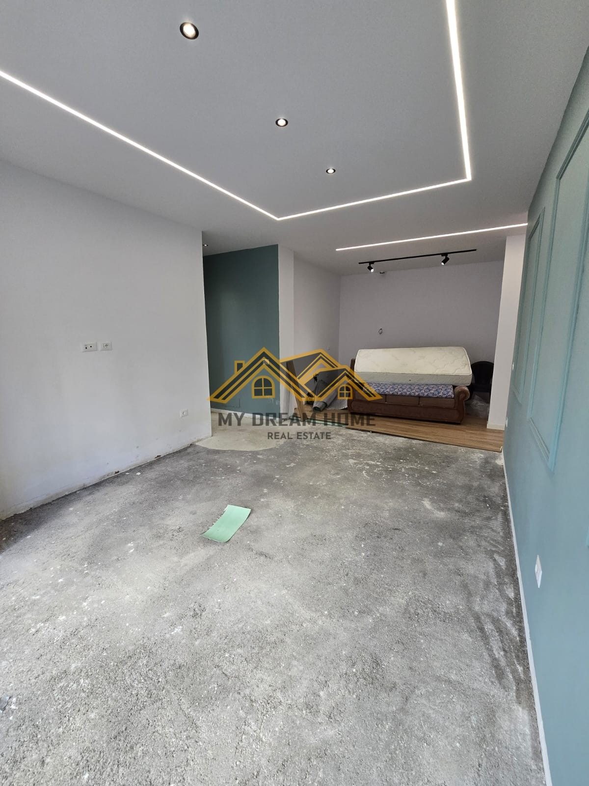 Apartament 2+1+2 Për Shitje në Golem! 4