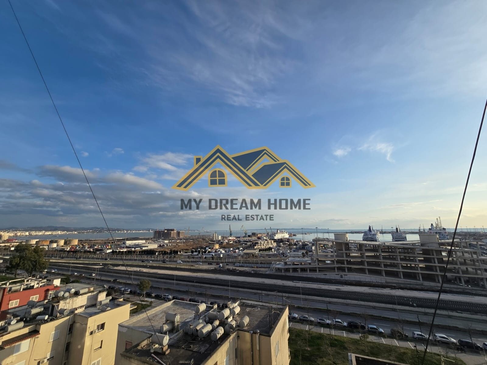 SHITET APARTAMENT 2+1 ME PAMJE NGA PORTI DURRES!!