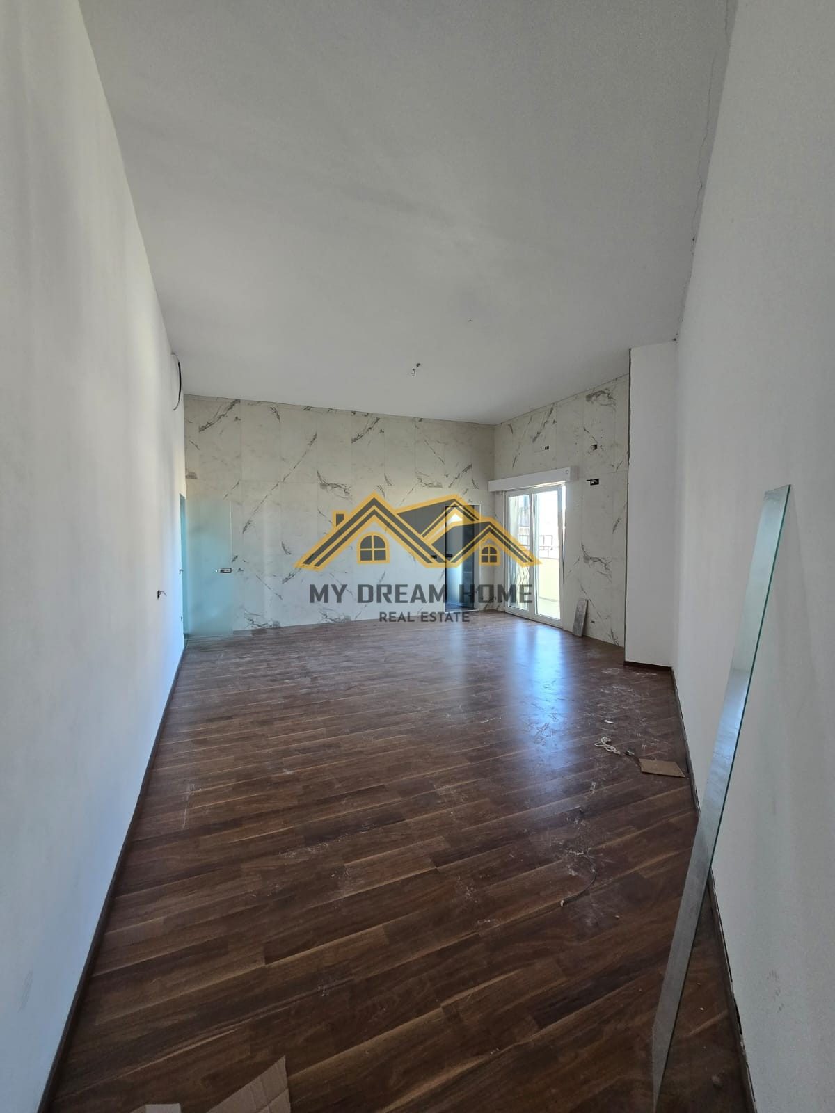 Apartament Pamje Deti për Shitje te Rruga e re e Portit, Durrës ! 4