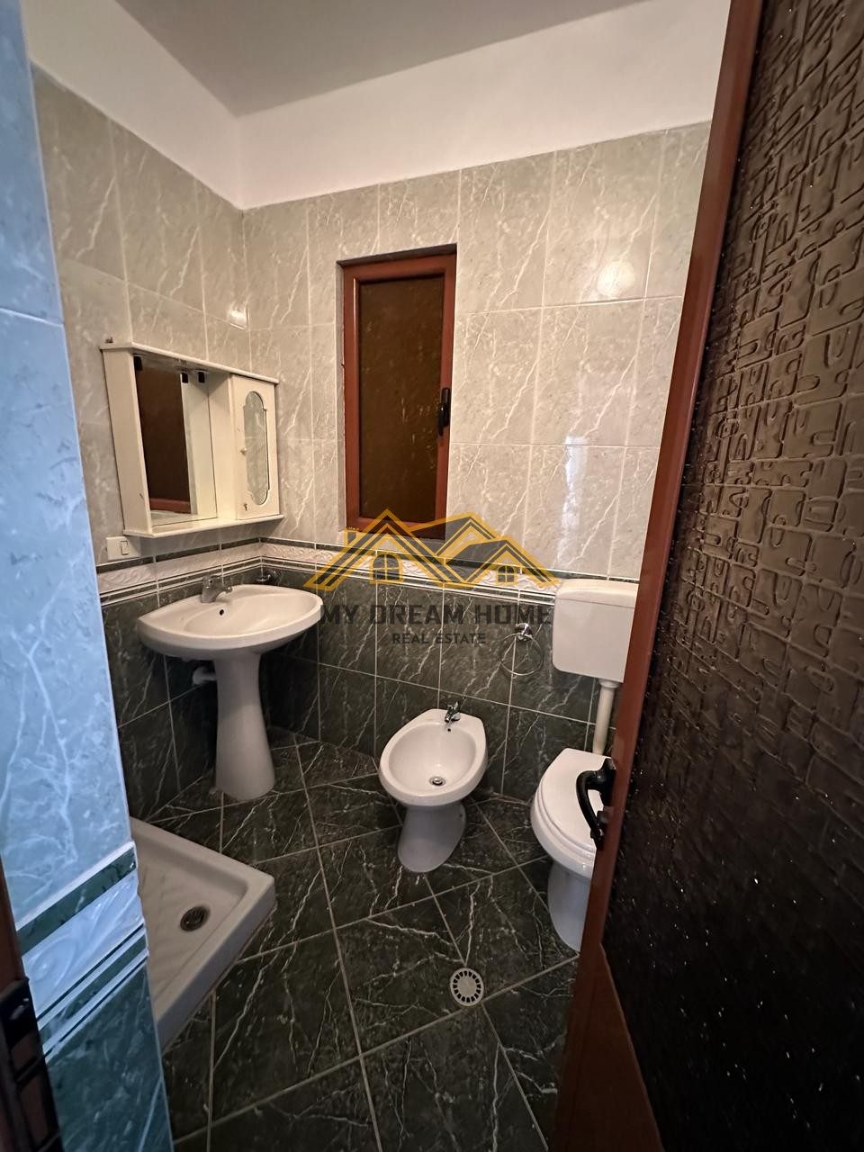 SHITET APARTAMENT 2+1+2 TEK TREGU I VOGEL! 2