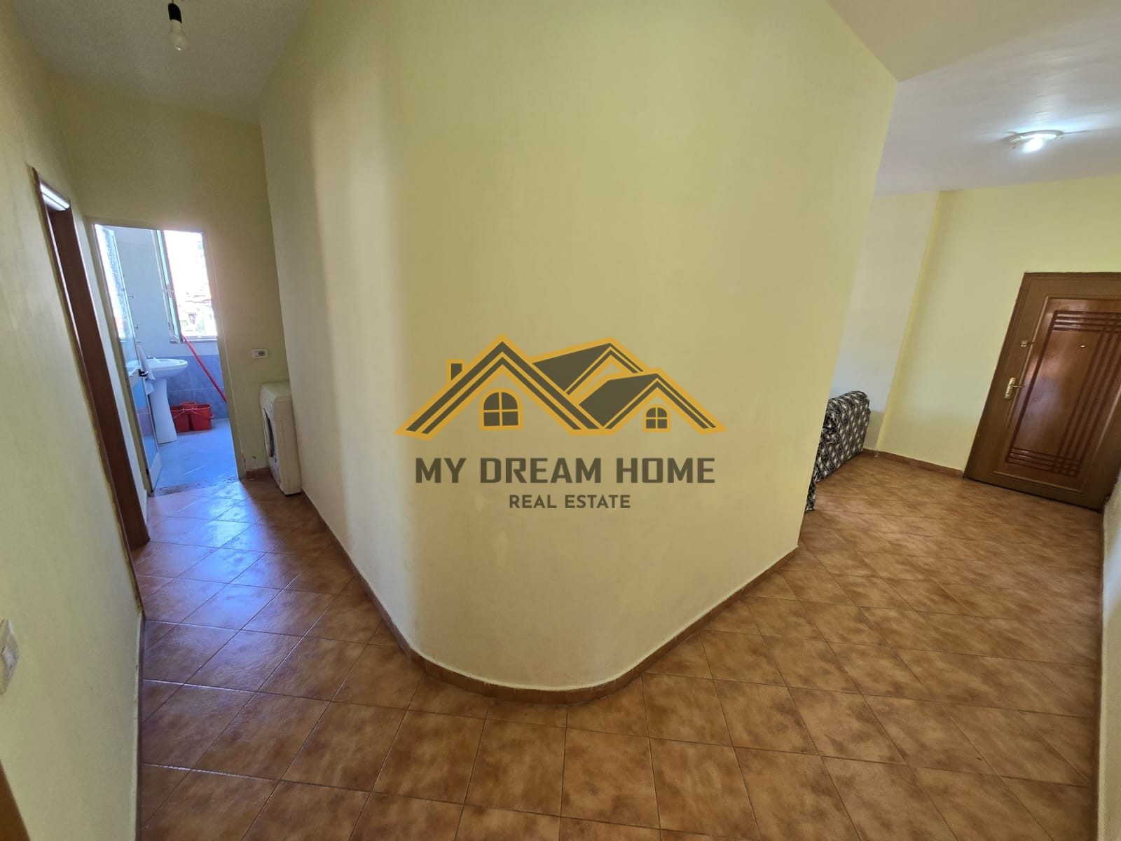 APARTAMENT 2+1 TE DREJTORIA E POLICISE,DURRES PER SHITJE 3