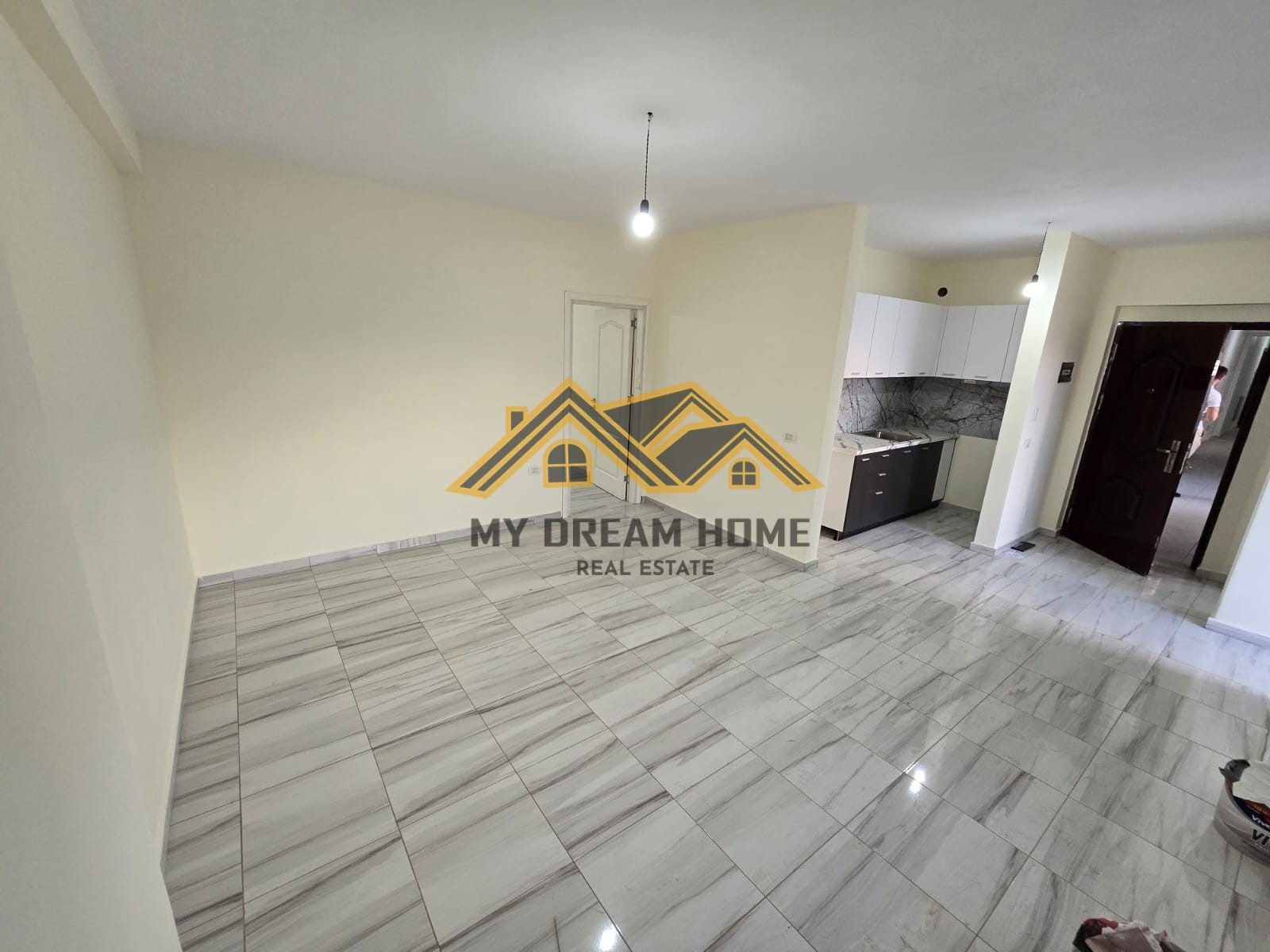 SHITET APARTAMENT 1+1 TEK SHKEMBI I KAVAJES! 2