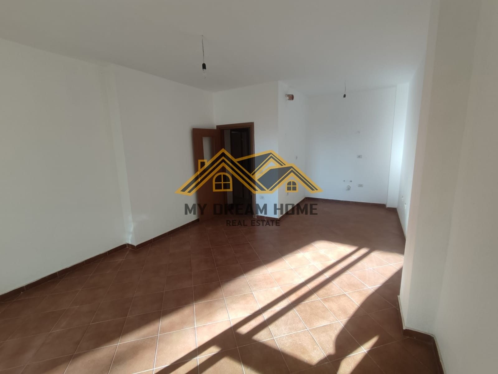 SHITET APARTAMENT 1+1 NE PLAZH, DURRES 2