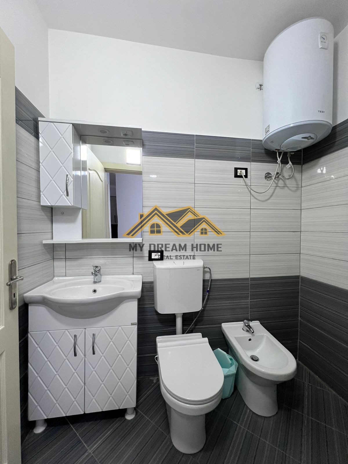 Shitet apartament 1+1 ne Shkemb te Kavajes. 2