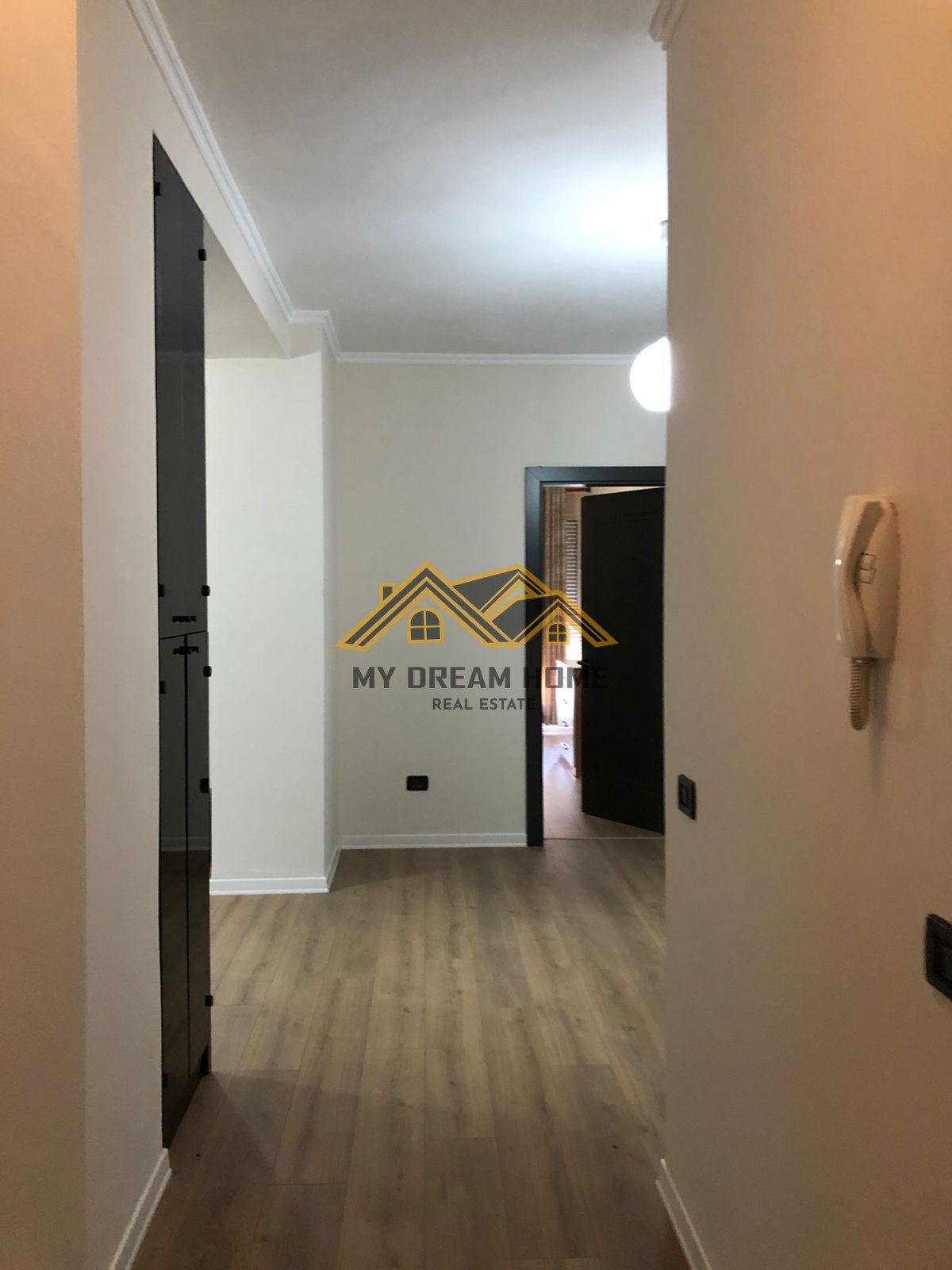 SHITET APARTAMENT 2+1 NE QENDER TE DURRESIT TEK GJYKATA! 2