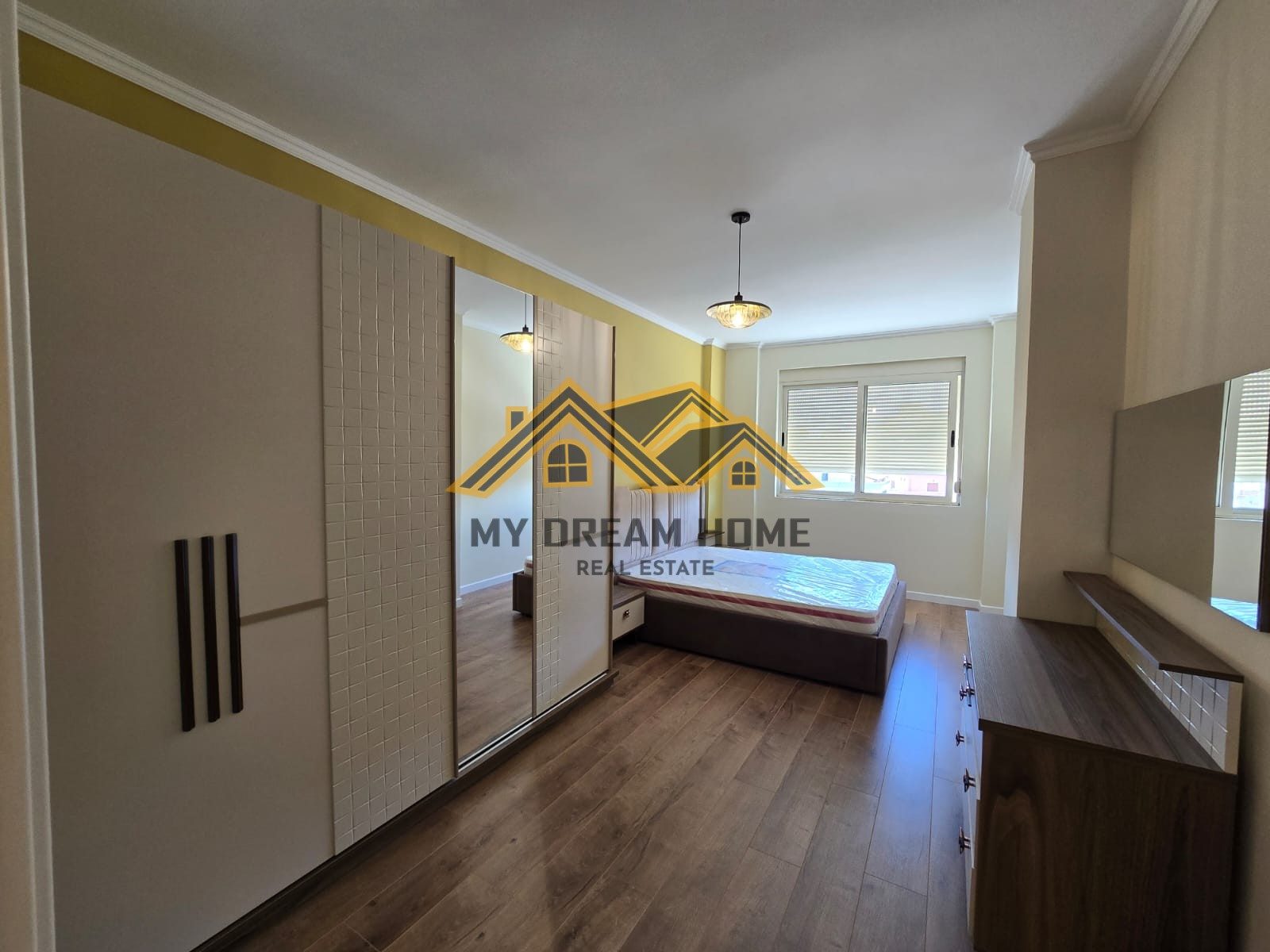 SHITET SUPER APARTAMENT PRAN MUZEUMIT DURRES! 3