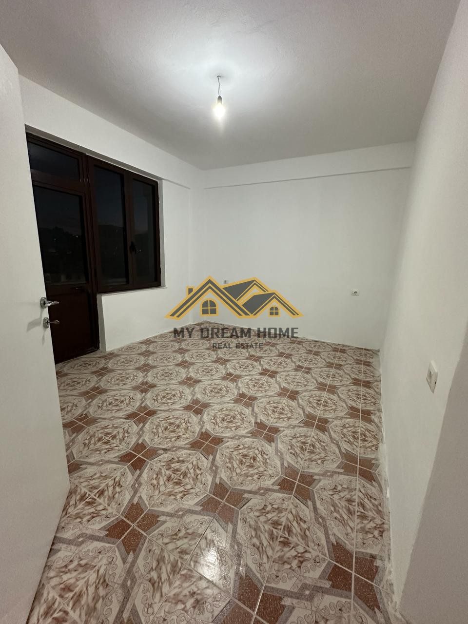 SHITET APARTAMENT 1+1 TEK DREJTORIA E POLICISE 4