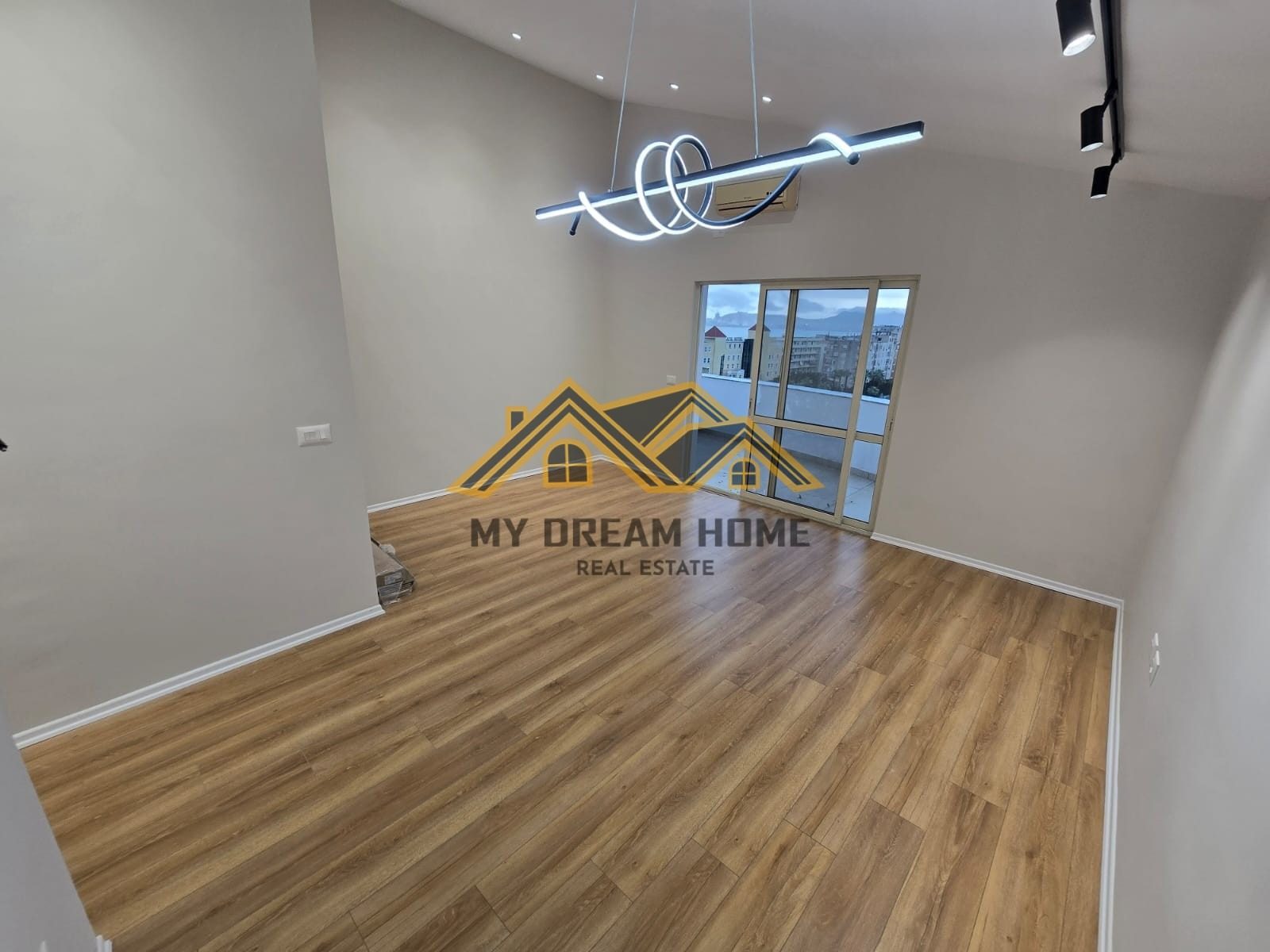 Apartament 1+1 Për Shitje prane Hotel Adriatik Me Pamje Deti, Durrës