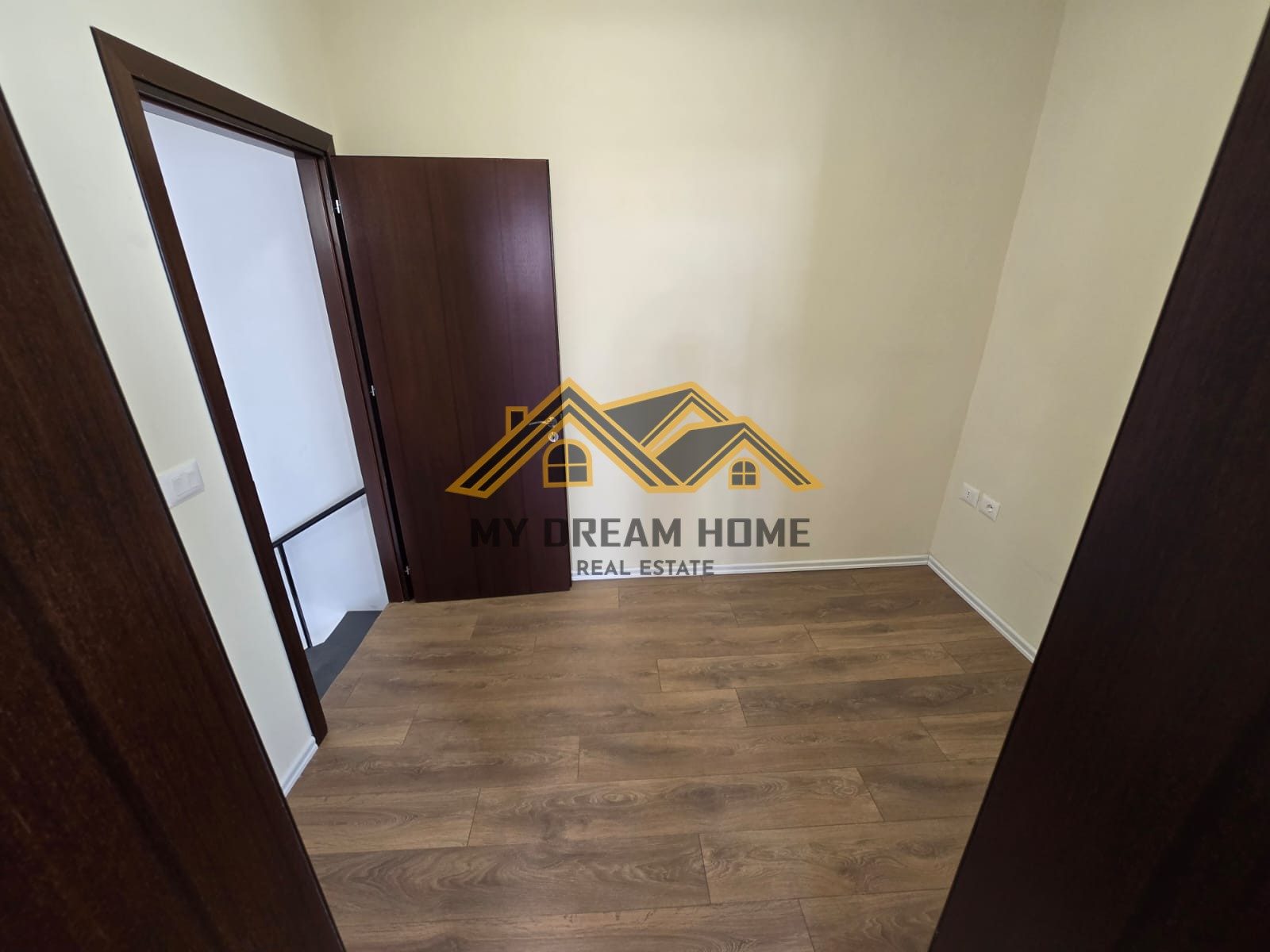 Shitet , Shtëpi Private 2-katëshe , Lagjja Re ,Durres