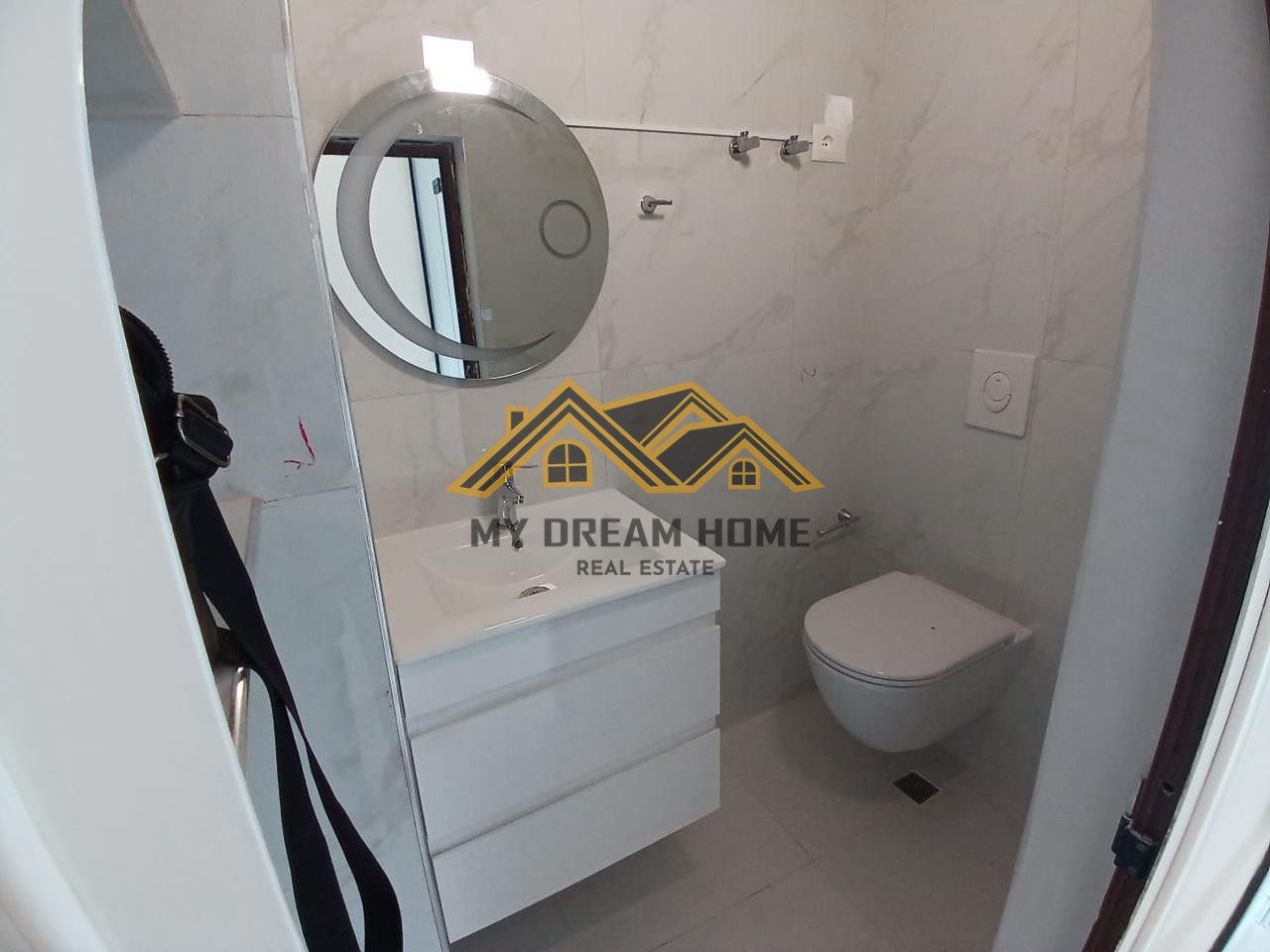 Dyqan Në Shitje në Plazh Rruge ne Kryesore, Durrës ! 2