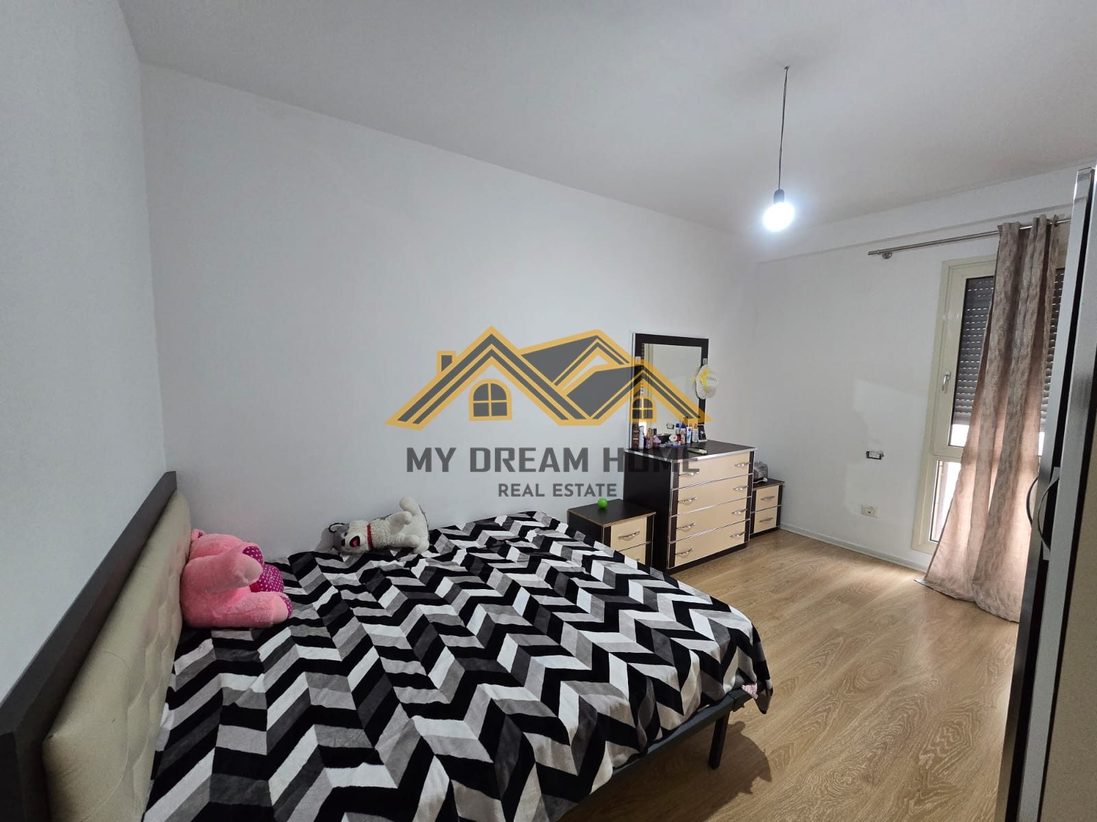 SHITET APARTAMENT 3+1+2 + DEPO TEK PORT VIEW DURRES 3