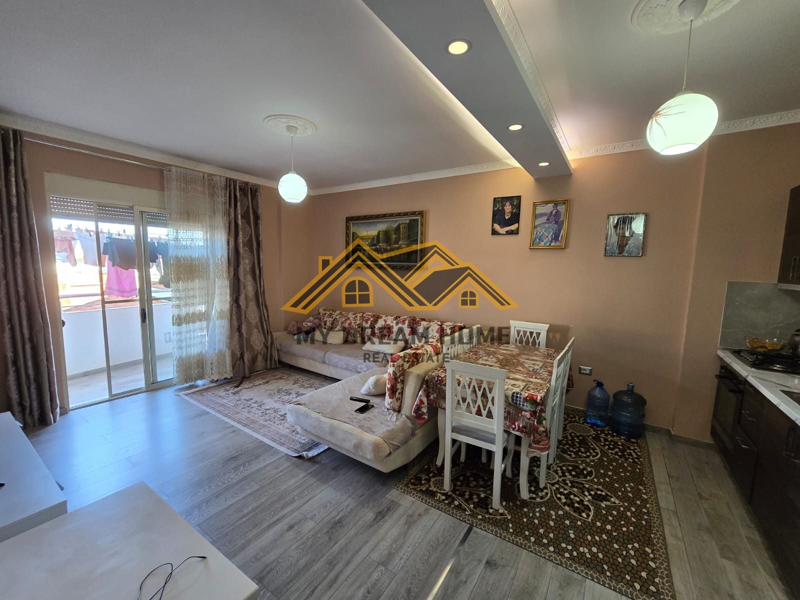 SHITET APARTAMENT 1+1 TEK STACIONI I PARE NE PLAZH ! 3