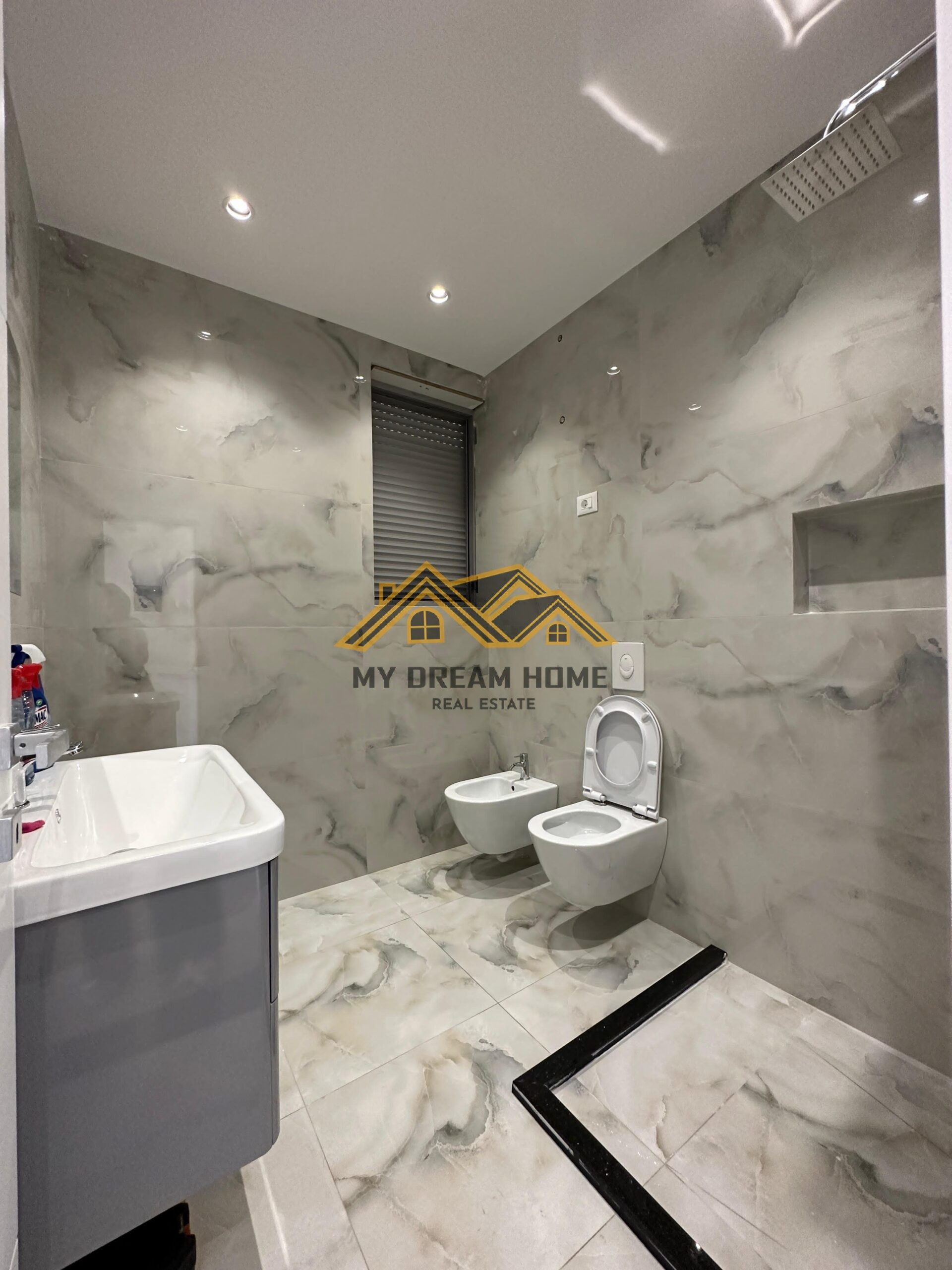 SHITET SUPER APARTAMENT 2+1+2 TE ISH URT-JA, DURRES! 2