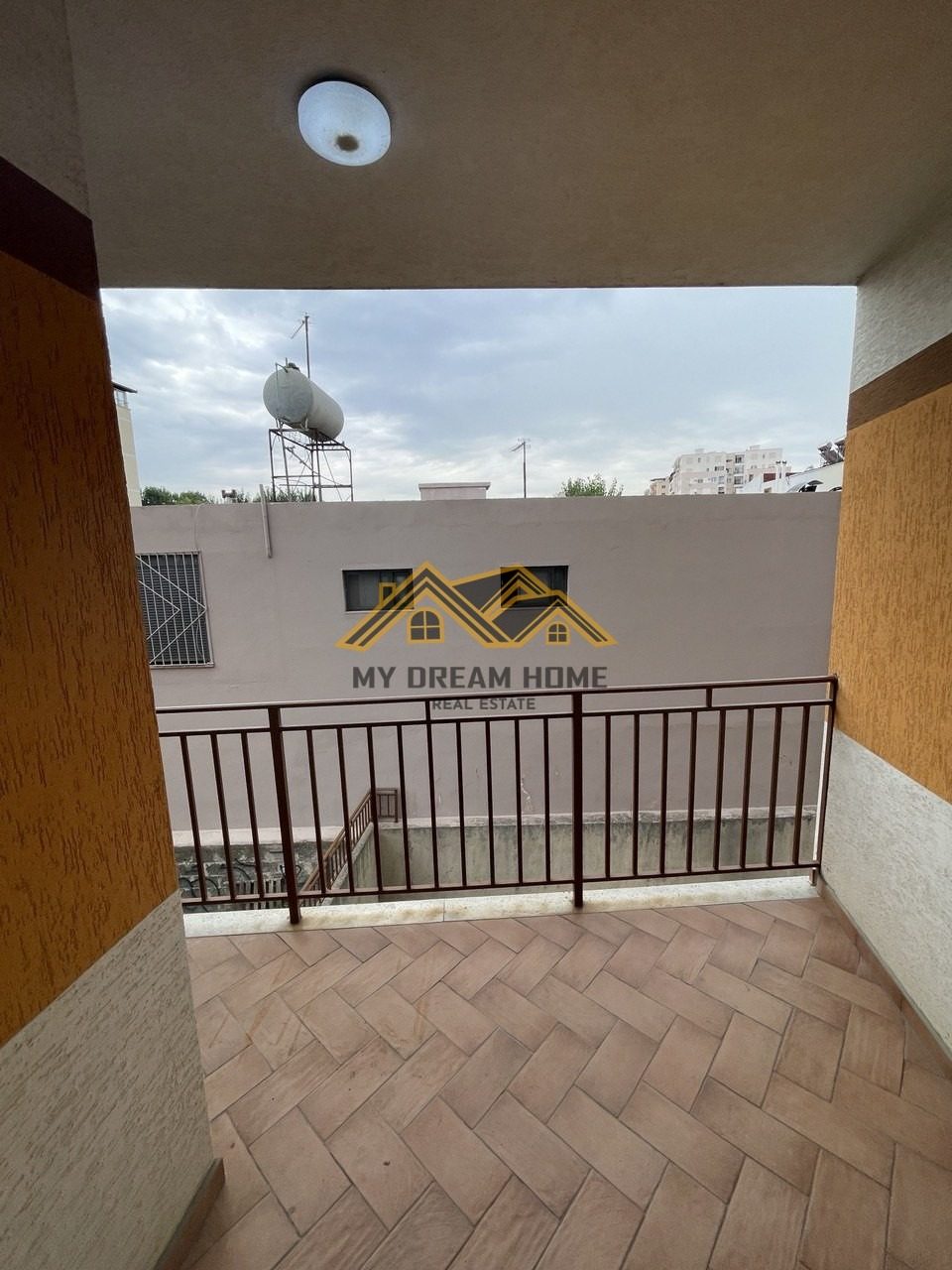SHITET APARTAMENT 1+1 NE PLAZH RROTA KUQE! 2