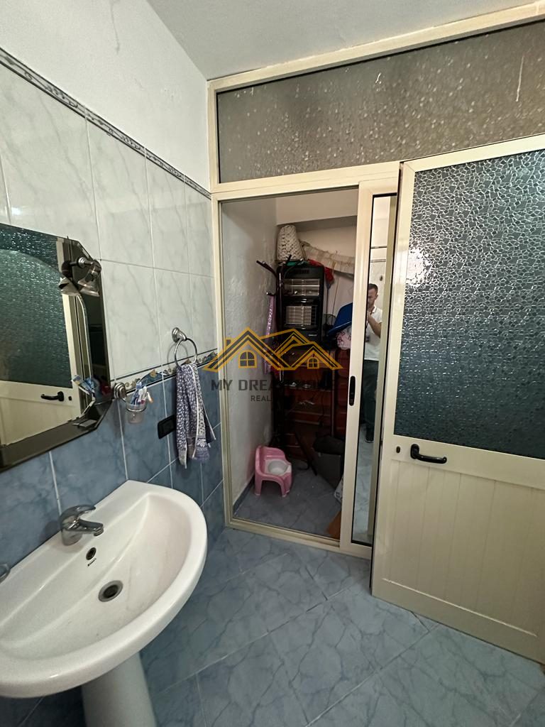 SHITET APARTAMENT 2+1+2 AFER SPITALIT, DURRES! 3