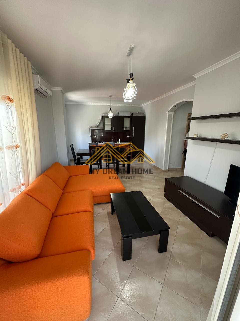 Shitet Apartament 2+1+2t në Plazh Hekurudha, Durrës!
