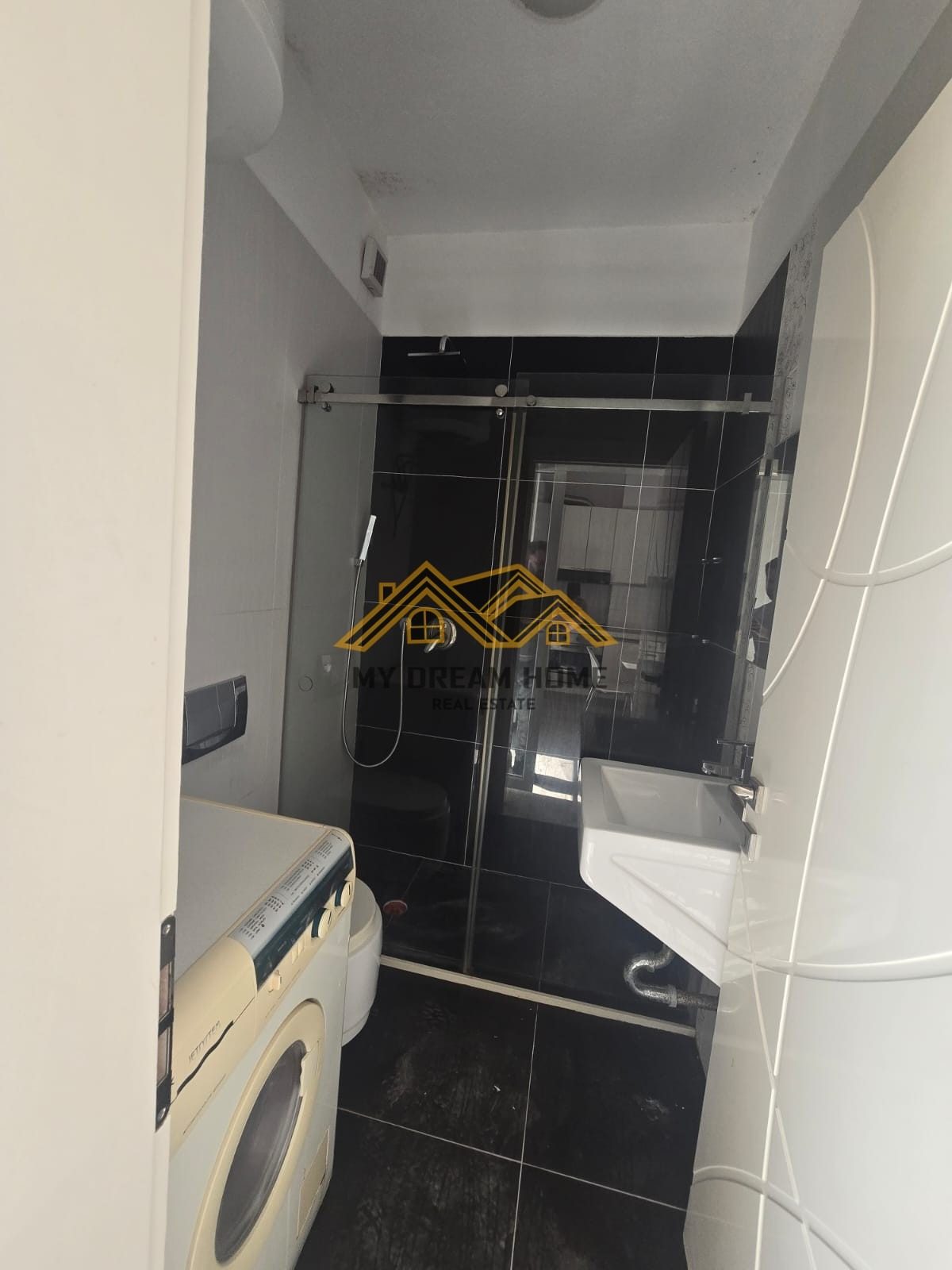 SHITET APARTAMENT 1+1 ME VERANDE TEK SHKEMBI I KAVAJES !! 3