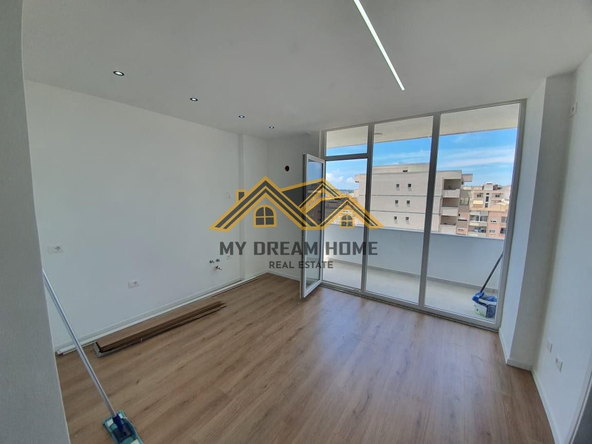 Shitet apartamenti 1+1 me pamje nga deti, Rrota e kuqe 3
