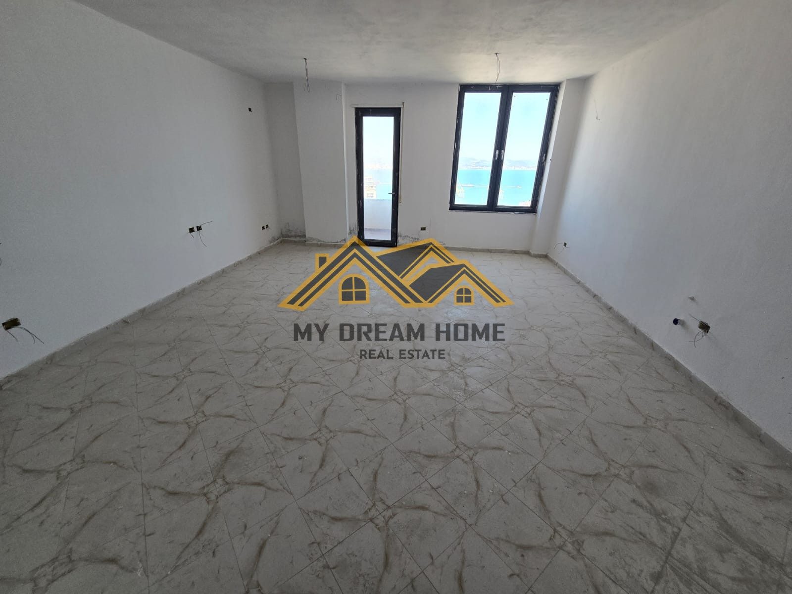 Apartament 2+1+2+2 Ballkone per Shitje ne Vollga,Durres Pamje e Plote nga Deti