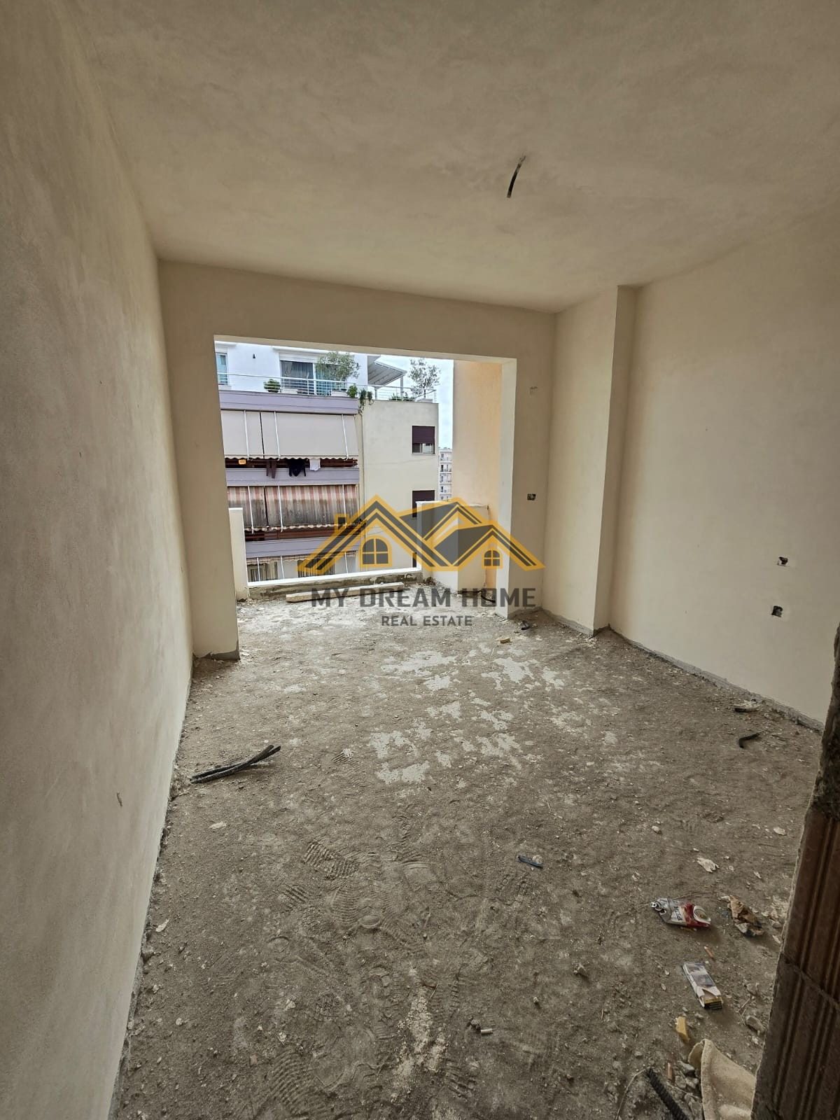 SHITET APARTAMENT 2+1+2 NE QENDER DURRES! 2