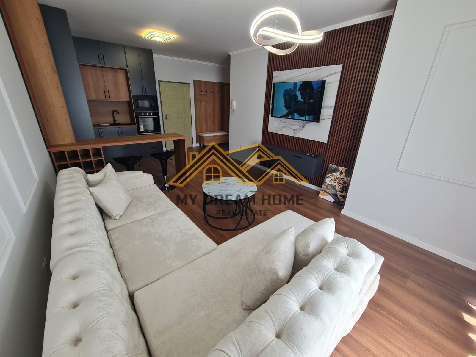 SHITET APARTAMENT NE PLAZH , I MOBILUAR NE DETAJE !