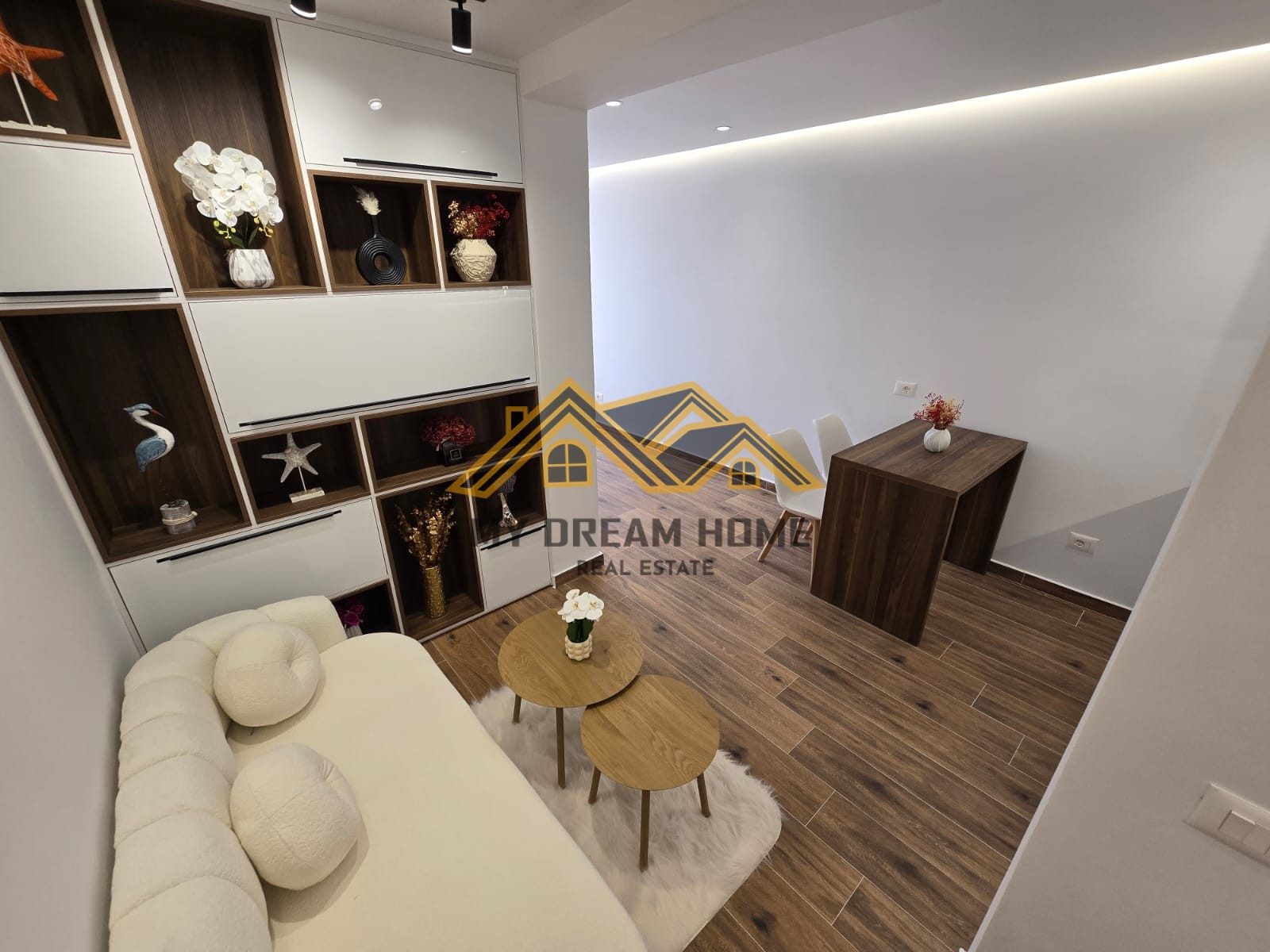 Apartament Modern 1+1 për Shitje – Në Plazh, te Rrota e Kuqe, Durres 2