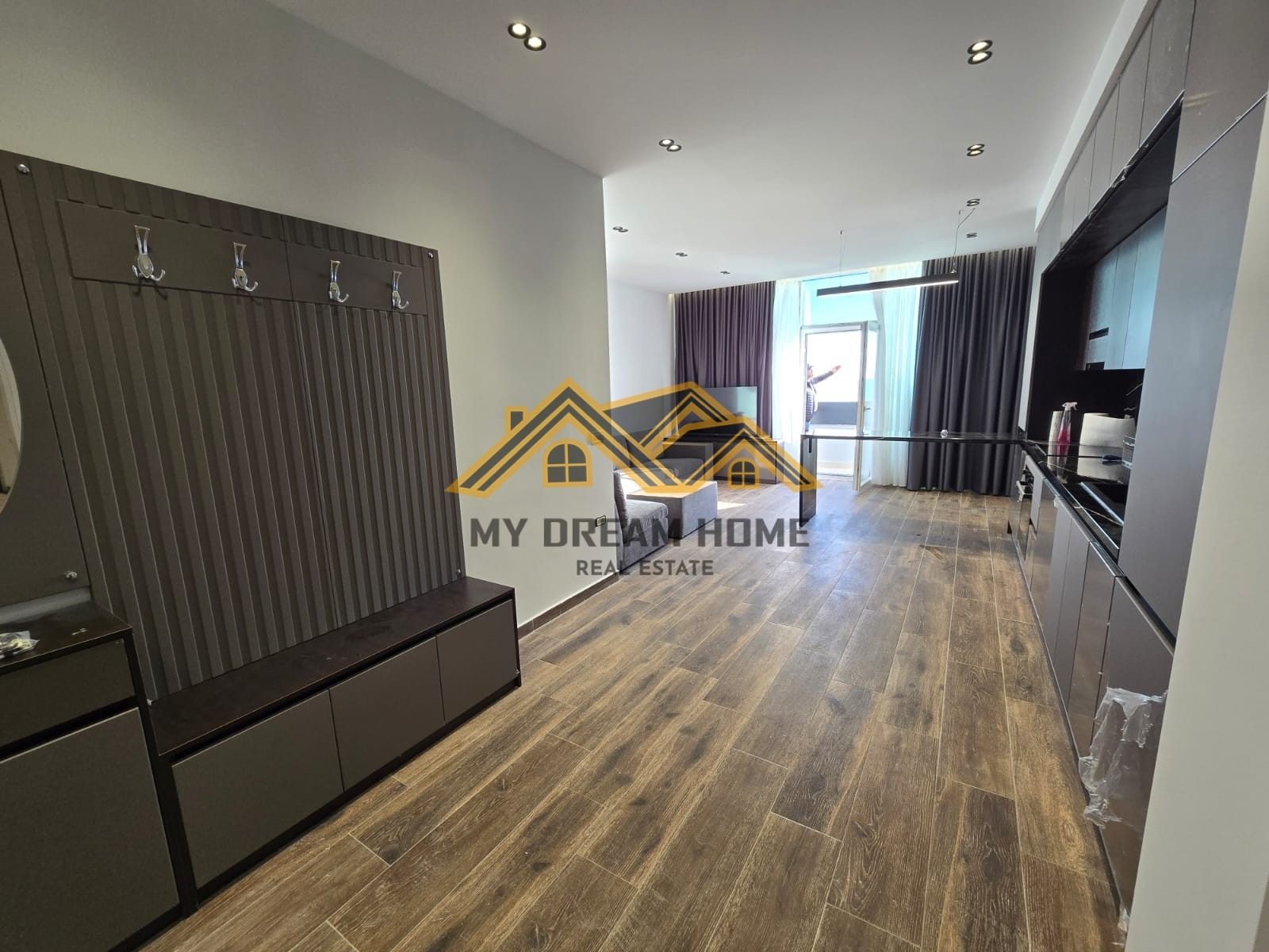 SHITET APARTAMENT 2+1 ME PAMJE DETI NE VOLLGA,DURRES! 2