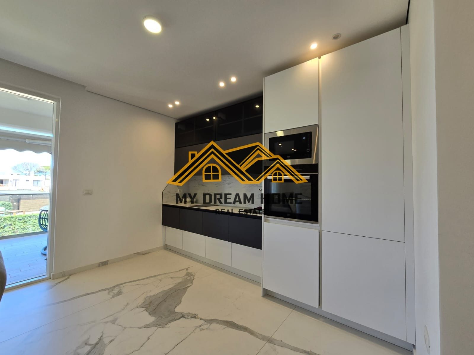 SHITET APARTAMENT 2+1 VIJE E PARE NGA VILAT NE GJIRIN E LALEZIT, NE KOMPLEKSIN SAN PIETRO! 4