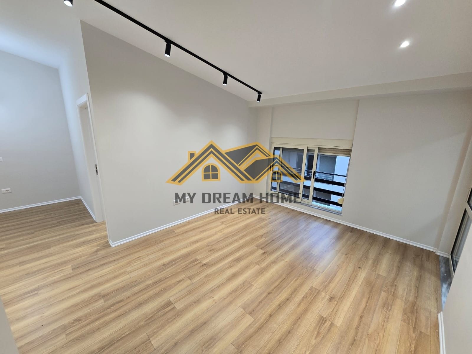 Apartament 1+1 Për Shitje prane Hotel Adriatik Me Pamje Deti, Durrës 4