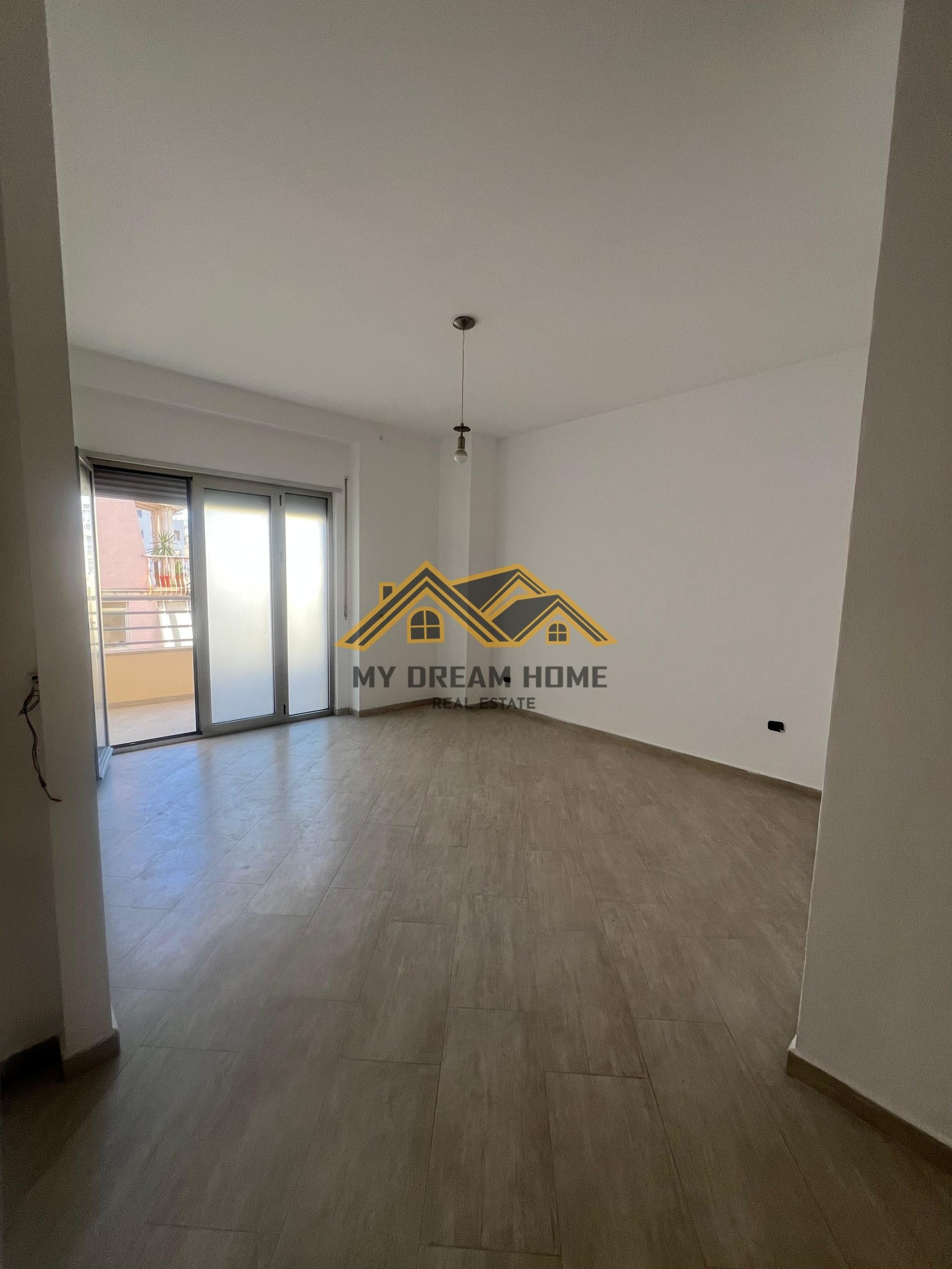 SHITET APARTAMENT 2+1+2TUALETE+2 BALLKONE PRANE PALLATIT SPORTIT! 2