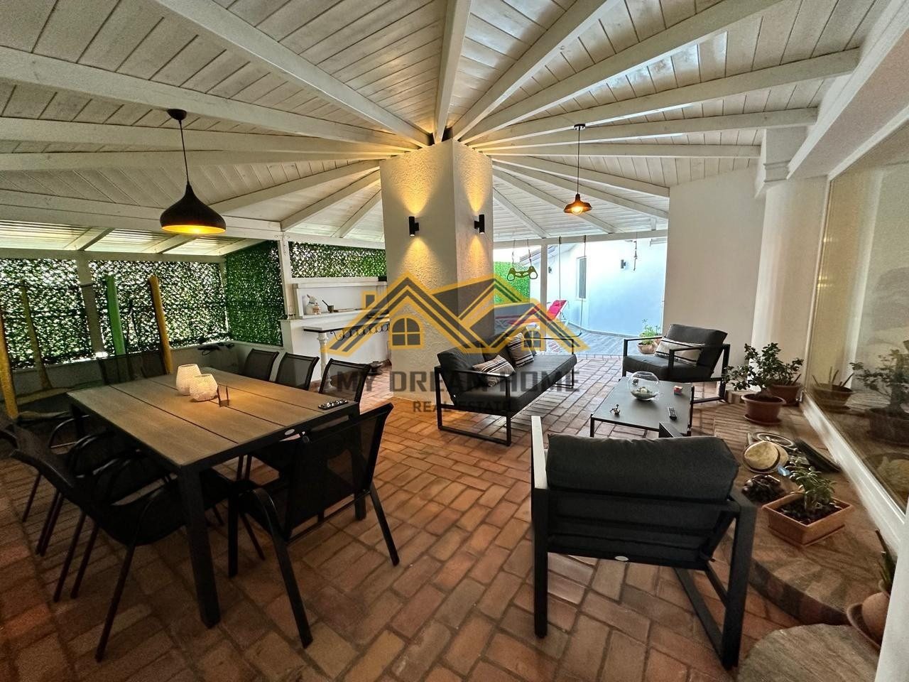 PENTHOUSE UNIK TEK MALI I ROBIT (GOLEM)