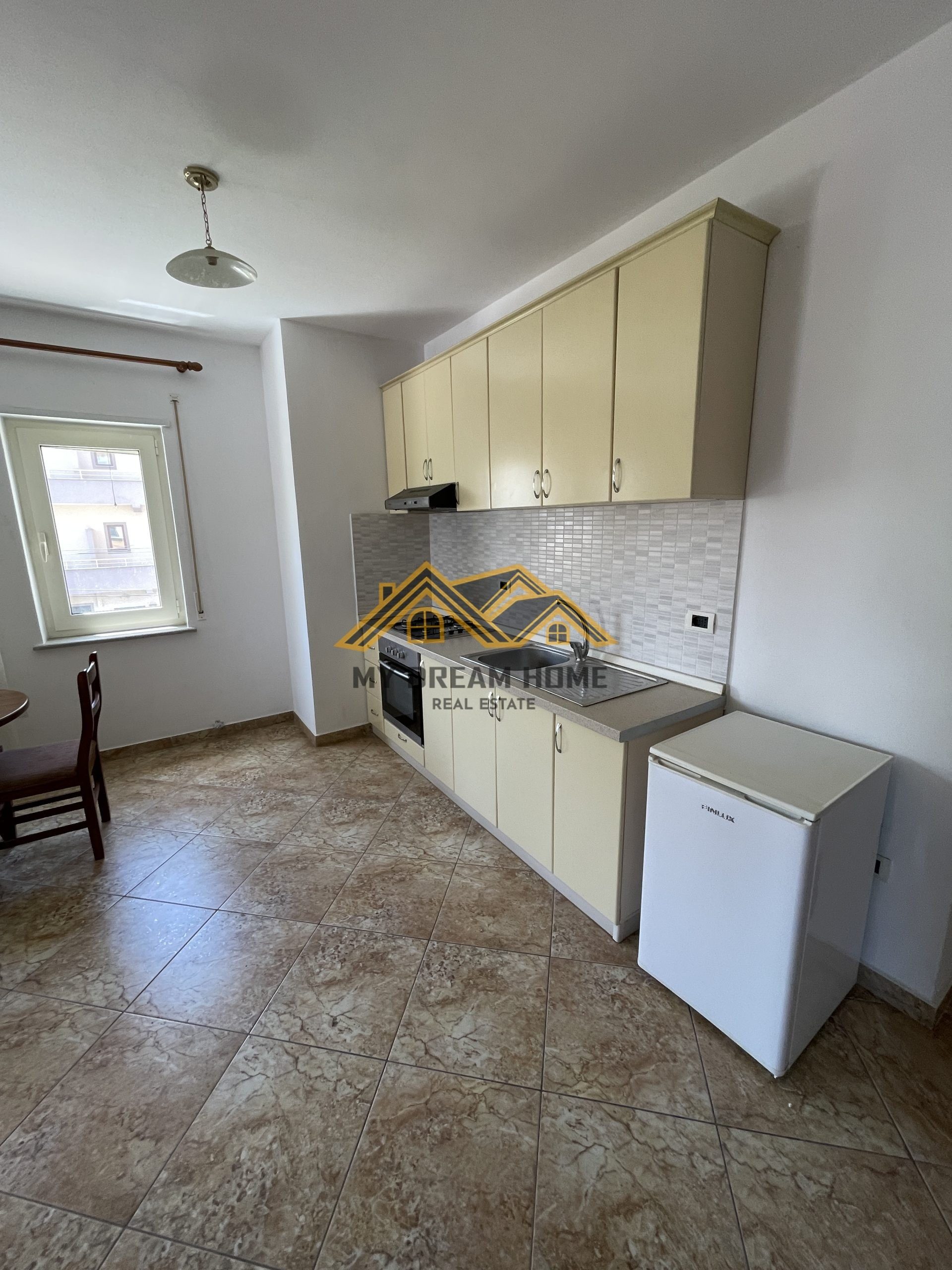 SHITET APARTAMENT 1+1 NE PLAZH RROTA KUQE! 4