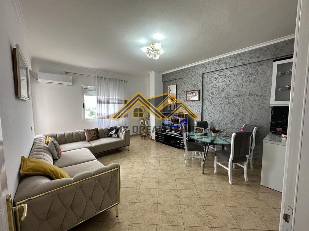SHITET APARTAMENT 2+1 I MOBILUAR NE PLAZH STACIONI I PARE URA DAJLANIT! 2