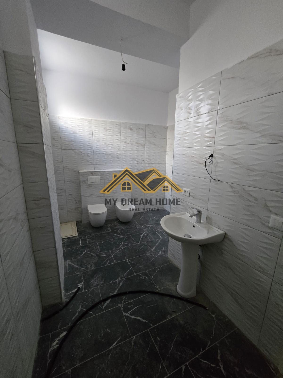 SHITET DUPLEX NE PLAZH TEK RROTA E KUQE 2