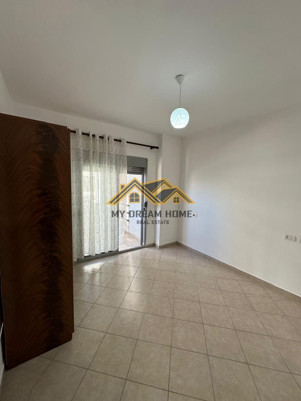 Shitet Apartament 3+1 Prane Stacionit Trenit Durres! 4