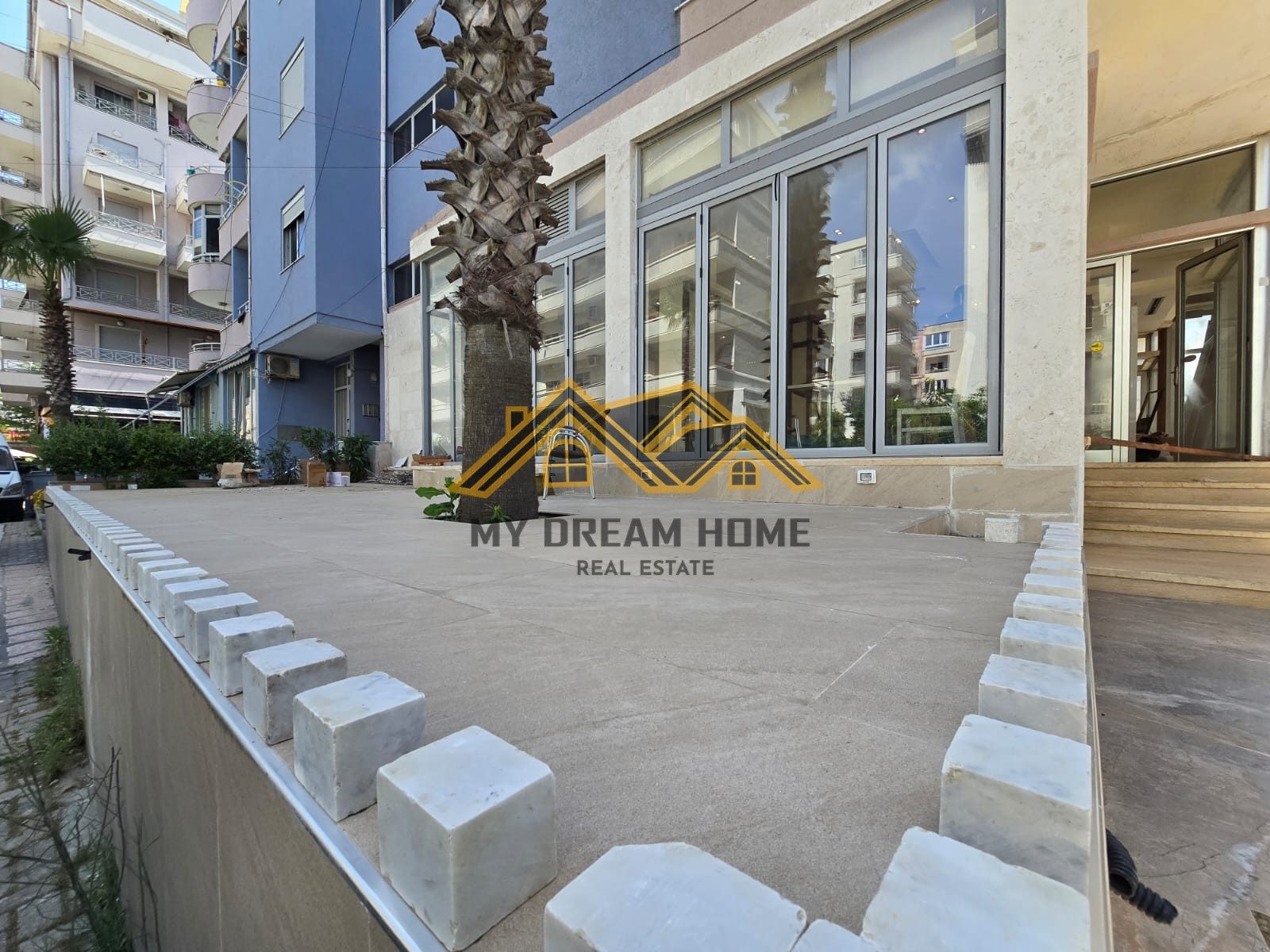 SHITET NJESI BIZNESI , NE PLAZH, PRAN HOTEL PALACE!