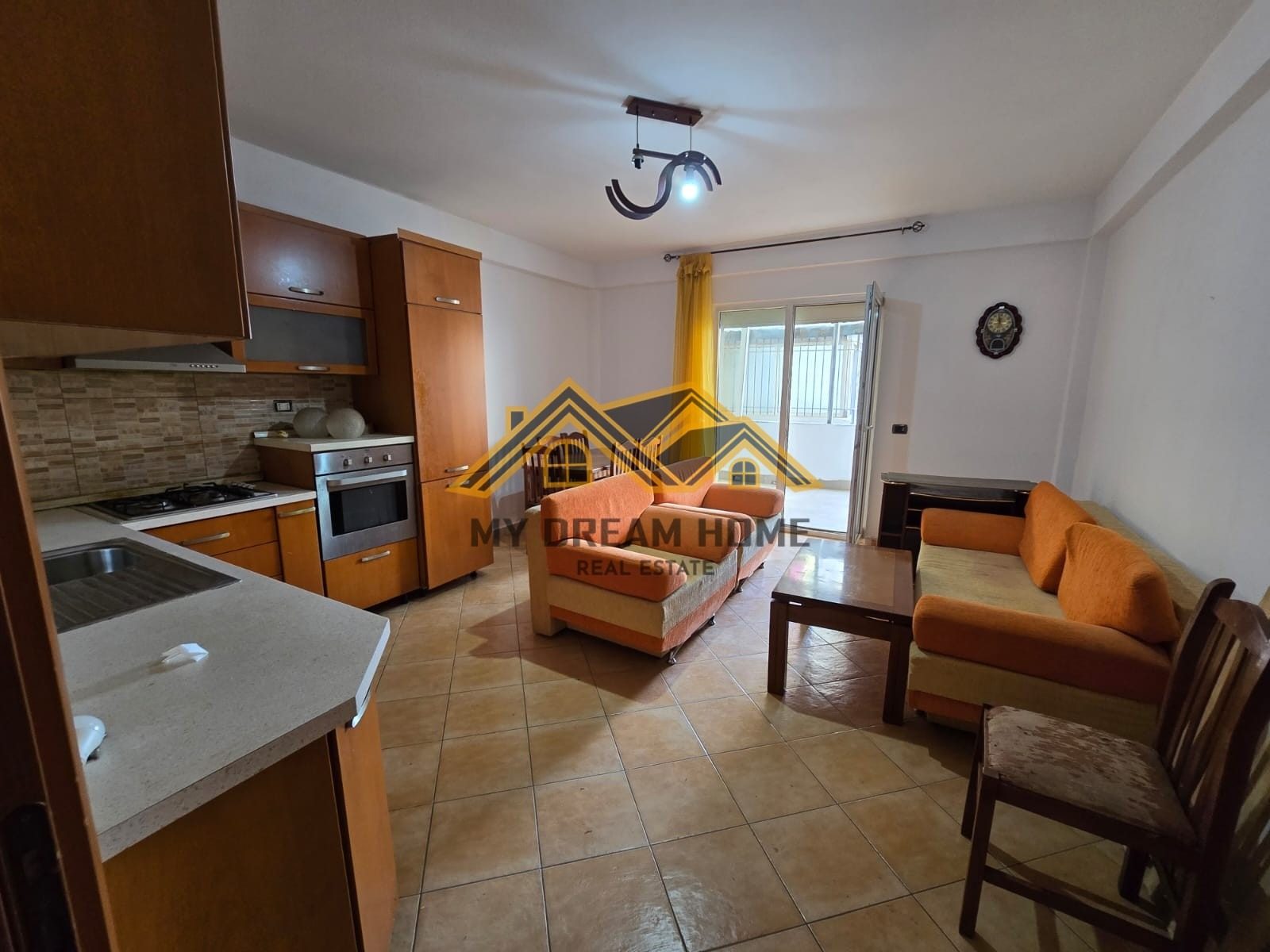 APARTAMENT 1+1 NE QENDER , DURRES PER SHITJE !