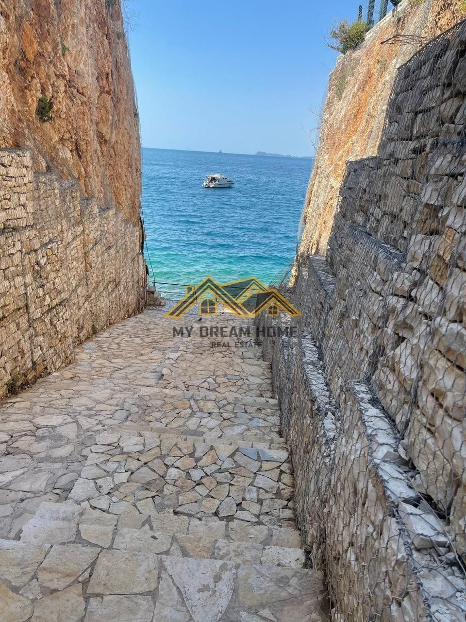 VLORE- AQUAMARINE RESIDENCE: SHESIM APARTAMENT ME PAMJE NGA DETI