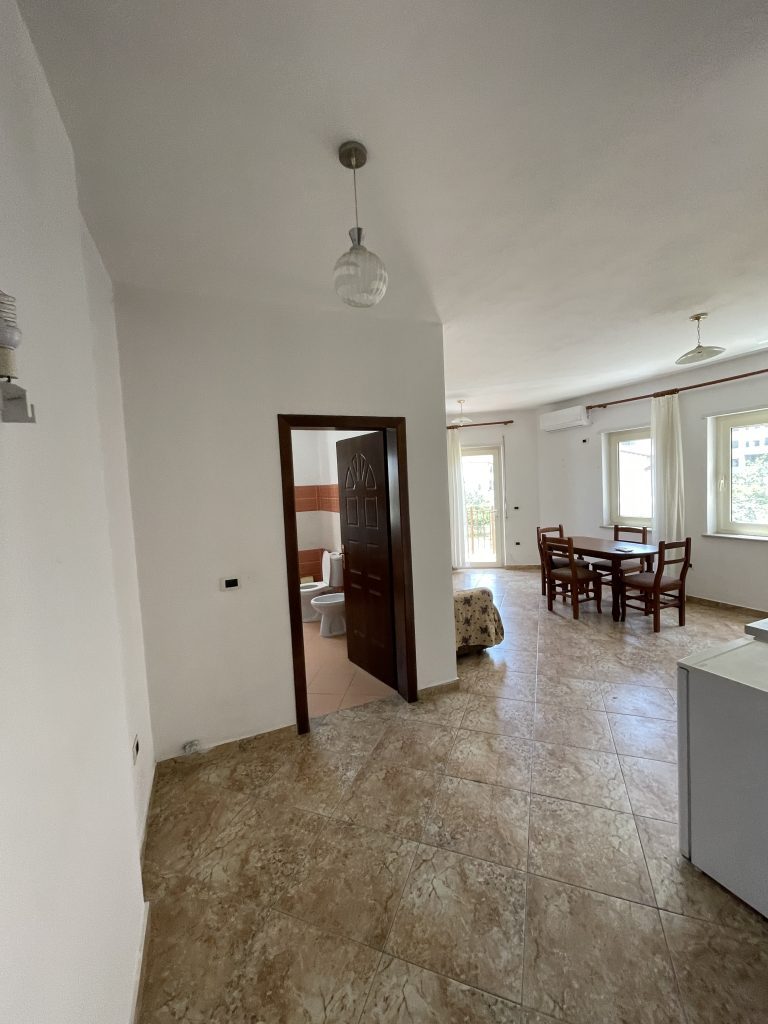 SHITET APARTAMENT 1+1 NE PLAZH RROTA KUQE!