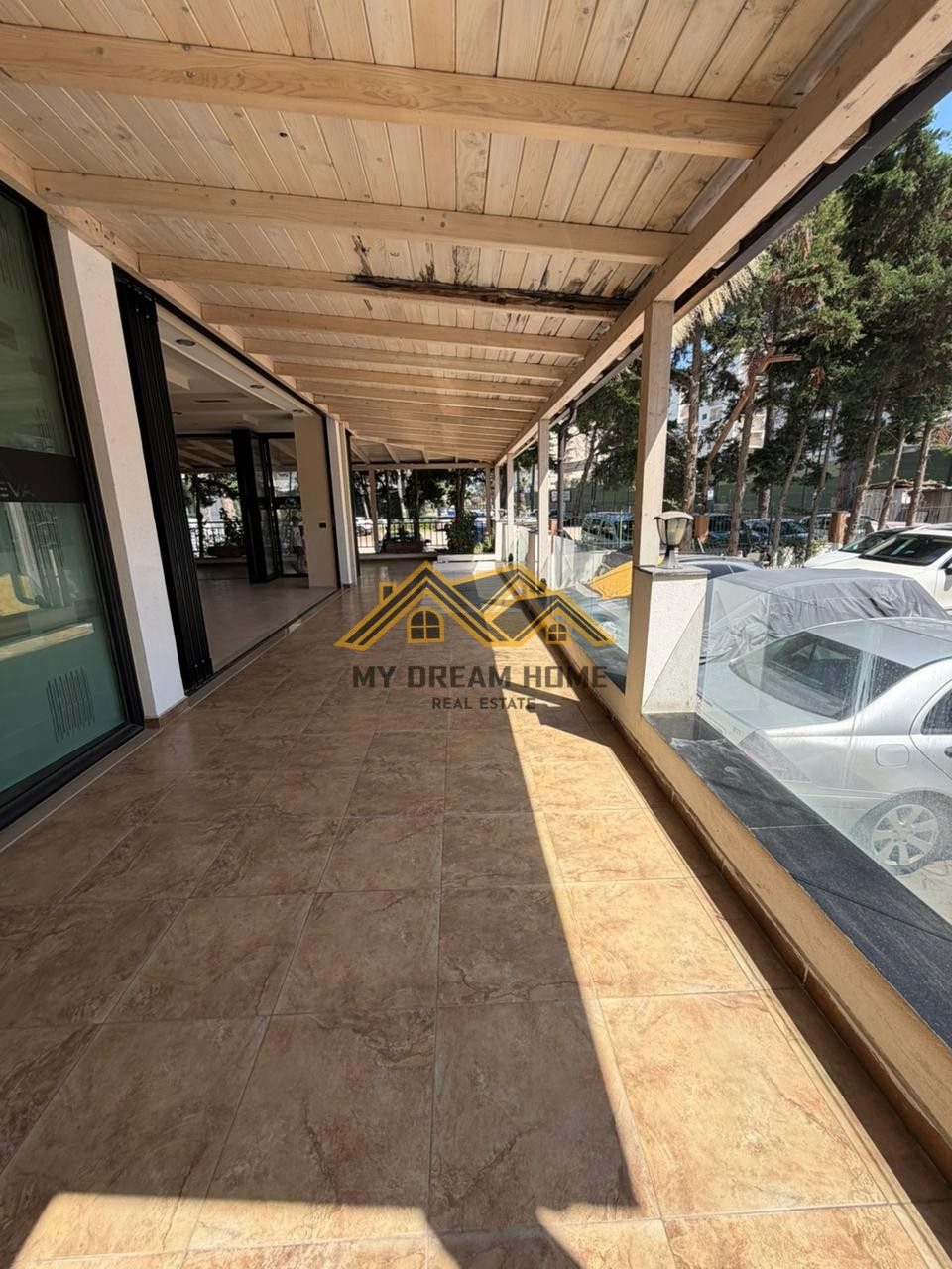 Shitet, Ambjent Biznesi Bar-Kafe, Te Shkembi I Kavajes Pran Detit