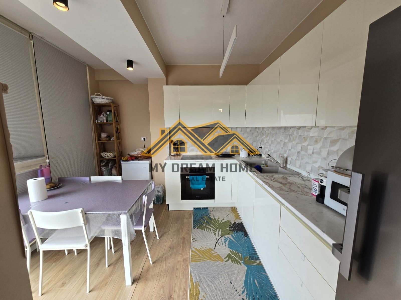 SHITET APARTAMENT 2+1+2 TE PORT VIEW ,PAMJE DETI NE DURRES ! 2
