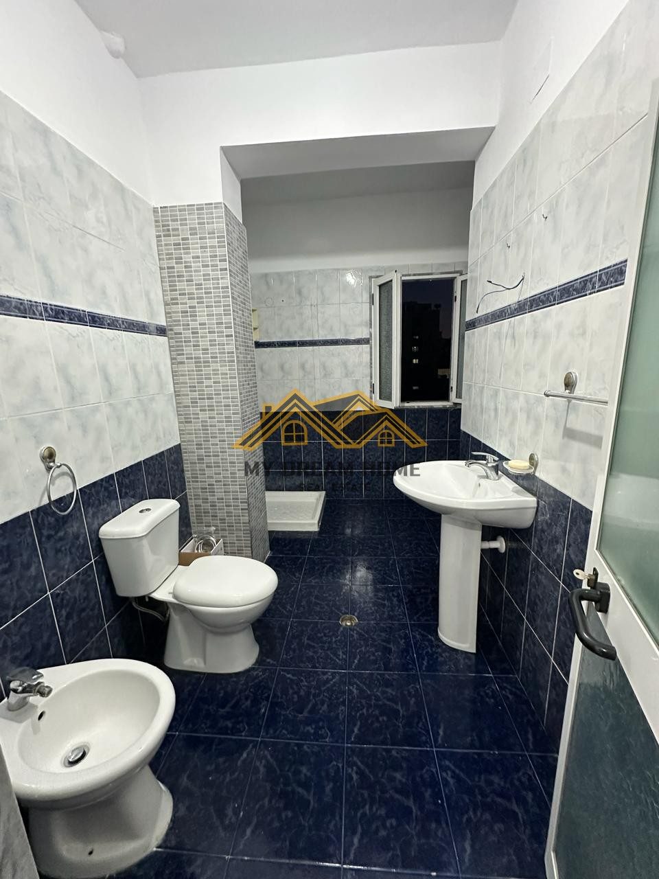 SHITET APARTAMENT 1+1 TEK DREJTORIA E POLICISE 3