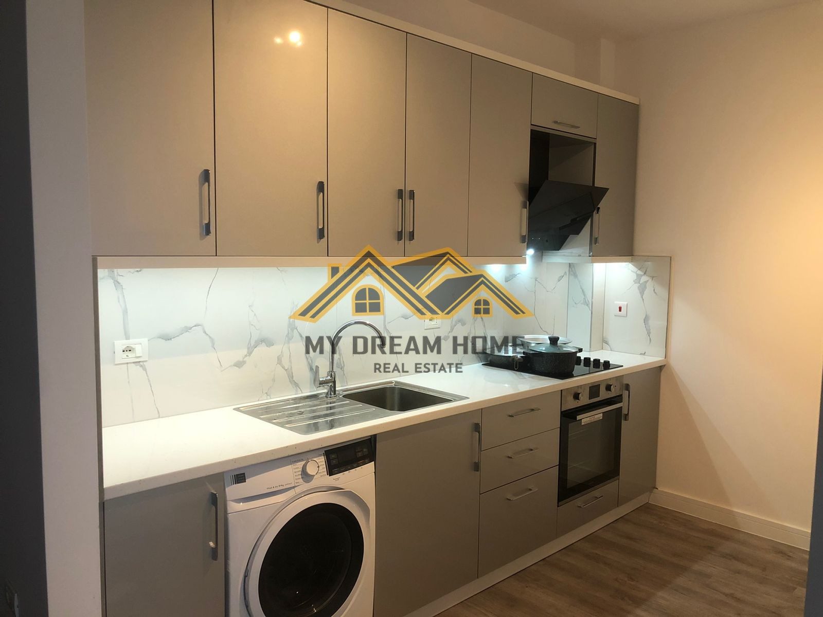 SHITET APARTAMENT 3+1, PLAZH HEKURUDHA !