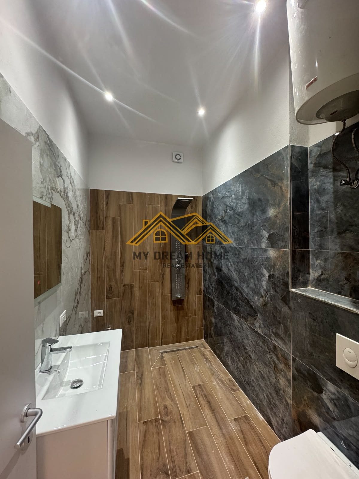 SHITET APARTAMENT 1+1 PLAZH HEKURUDHA 50 M LARG DETIT !
