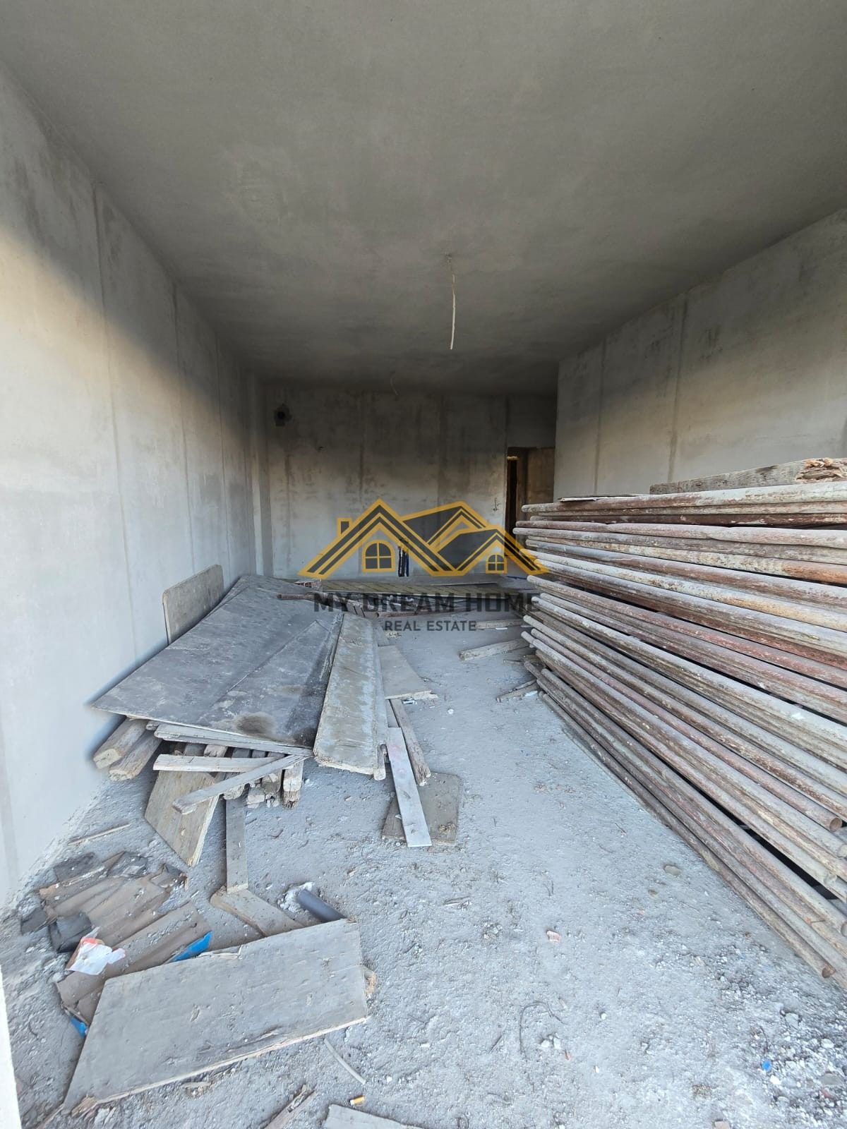SHITET APARTAMENT 1+1 ME OBORR NE REZIDENCEN E RE NE ,GOLEM!