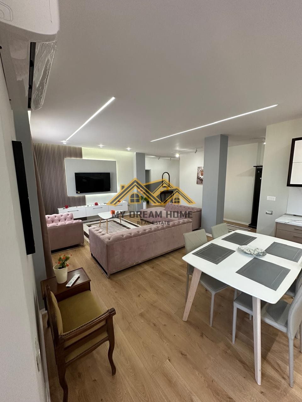 SHITET APARTAMENT 3+1+2T+2Ballkone TE MARKATA, DURRES!!