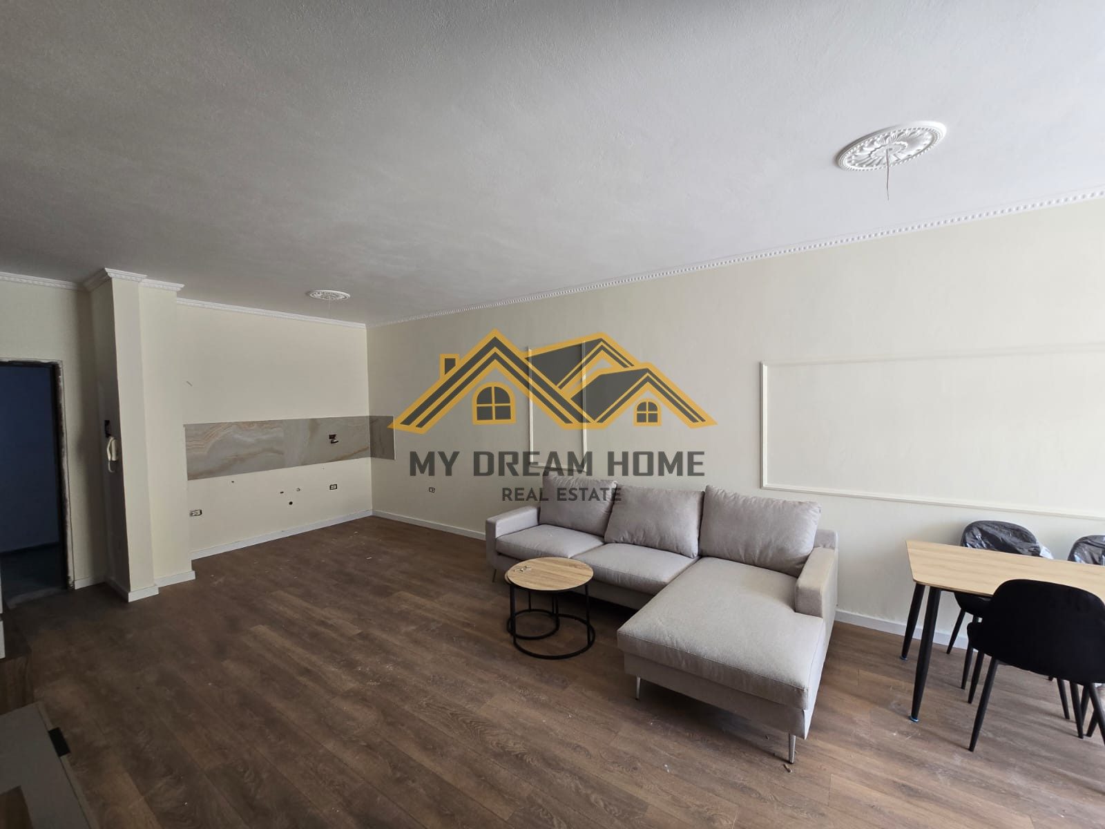 SHITET APARTAMENT 1+1 PLAZH DURRES 3
